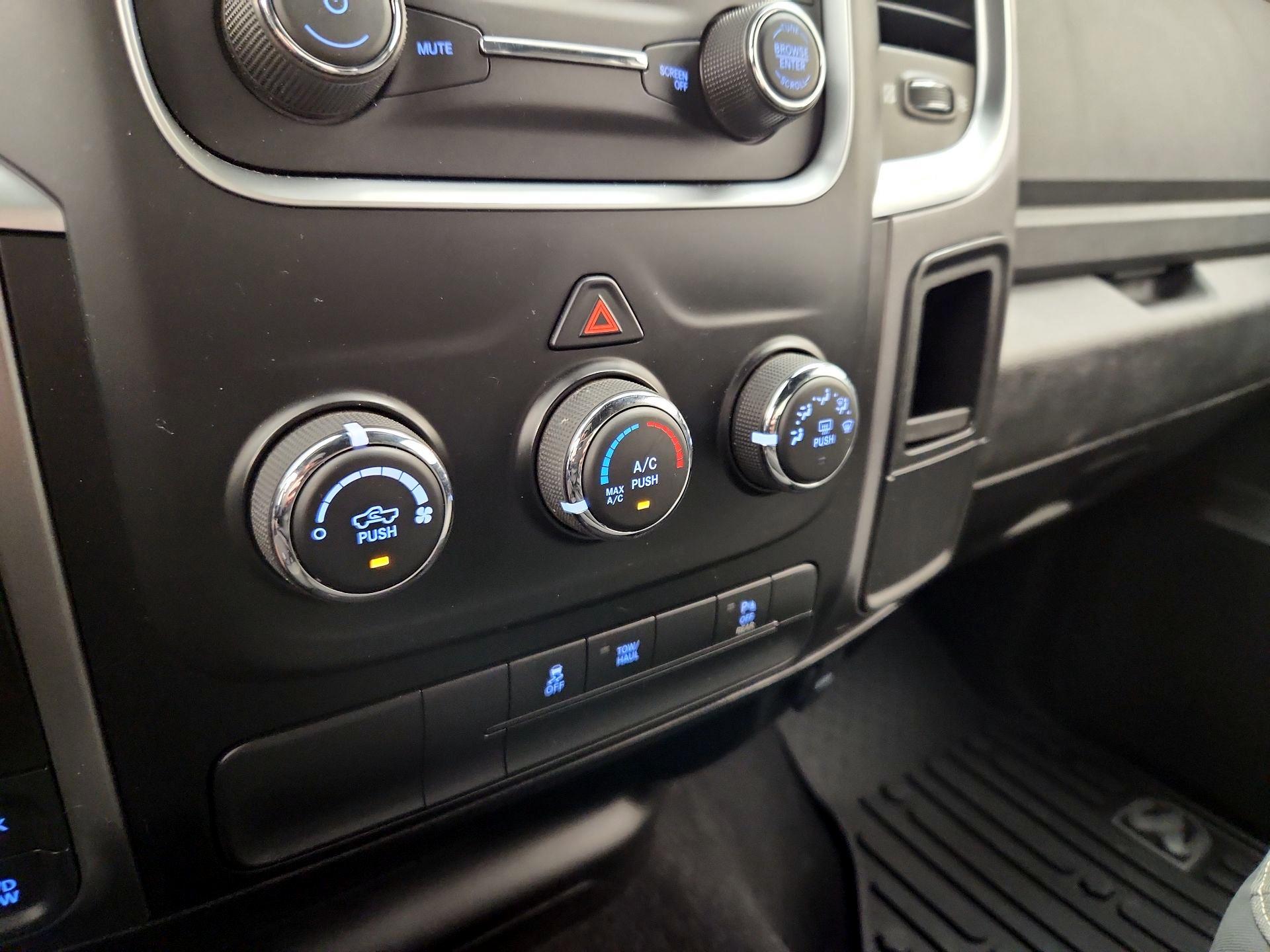 Thumbnail: 2021 RAM 1500 Classic - 16