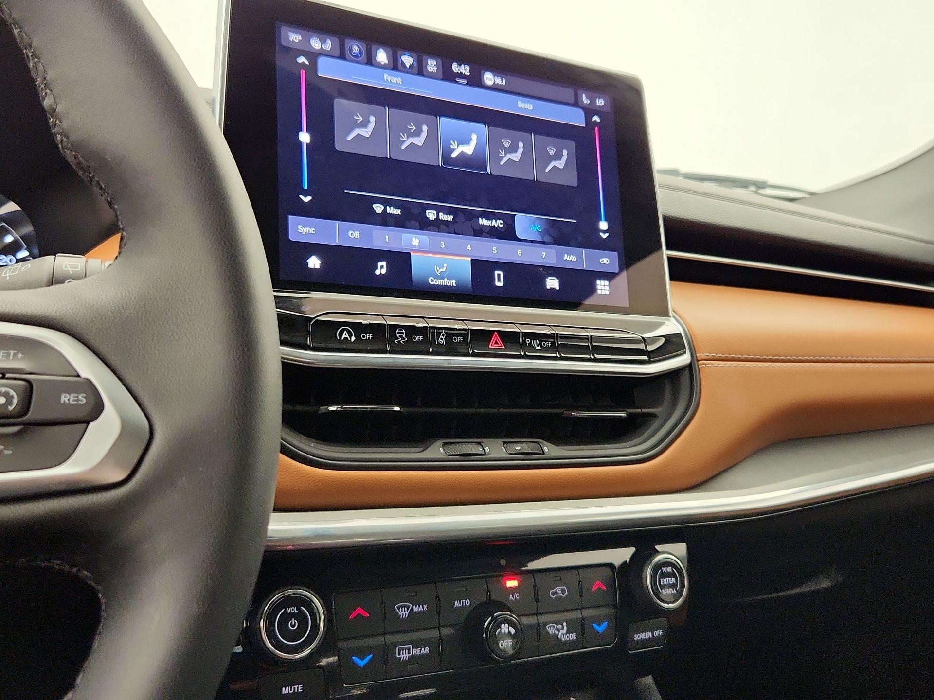 Thumbnail: 2024 Jeep Compass - 16