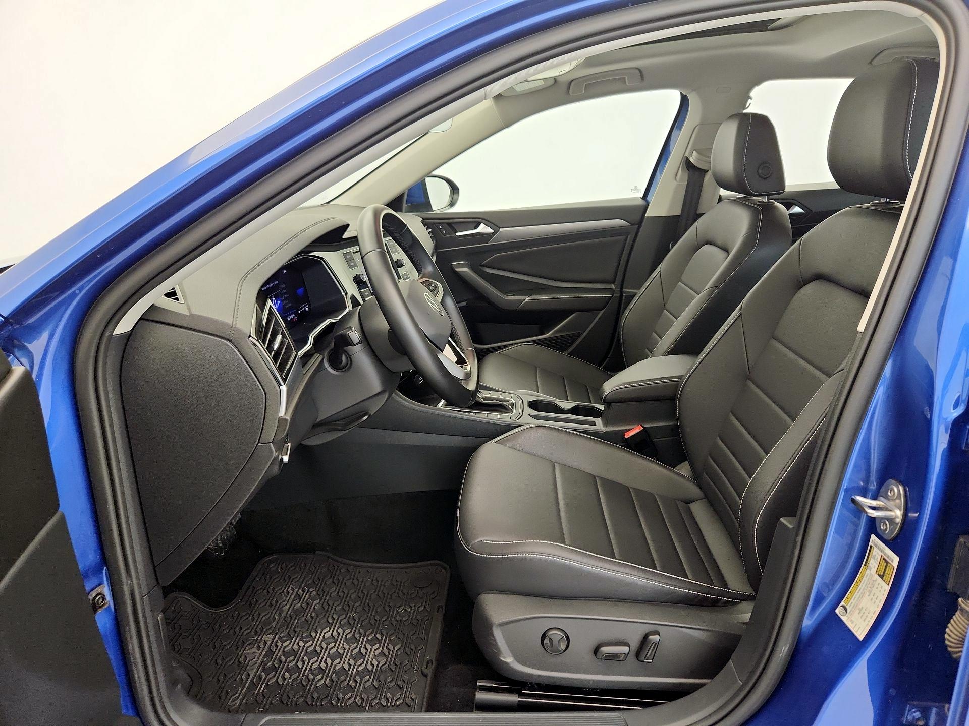 Thumbnail: 2023 Volkswagen Jetta - 11