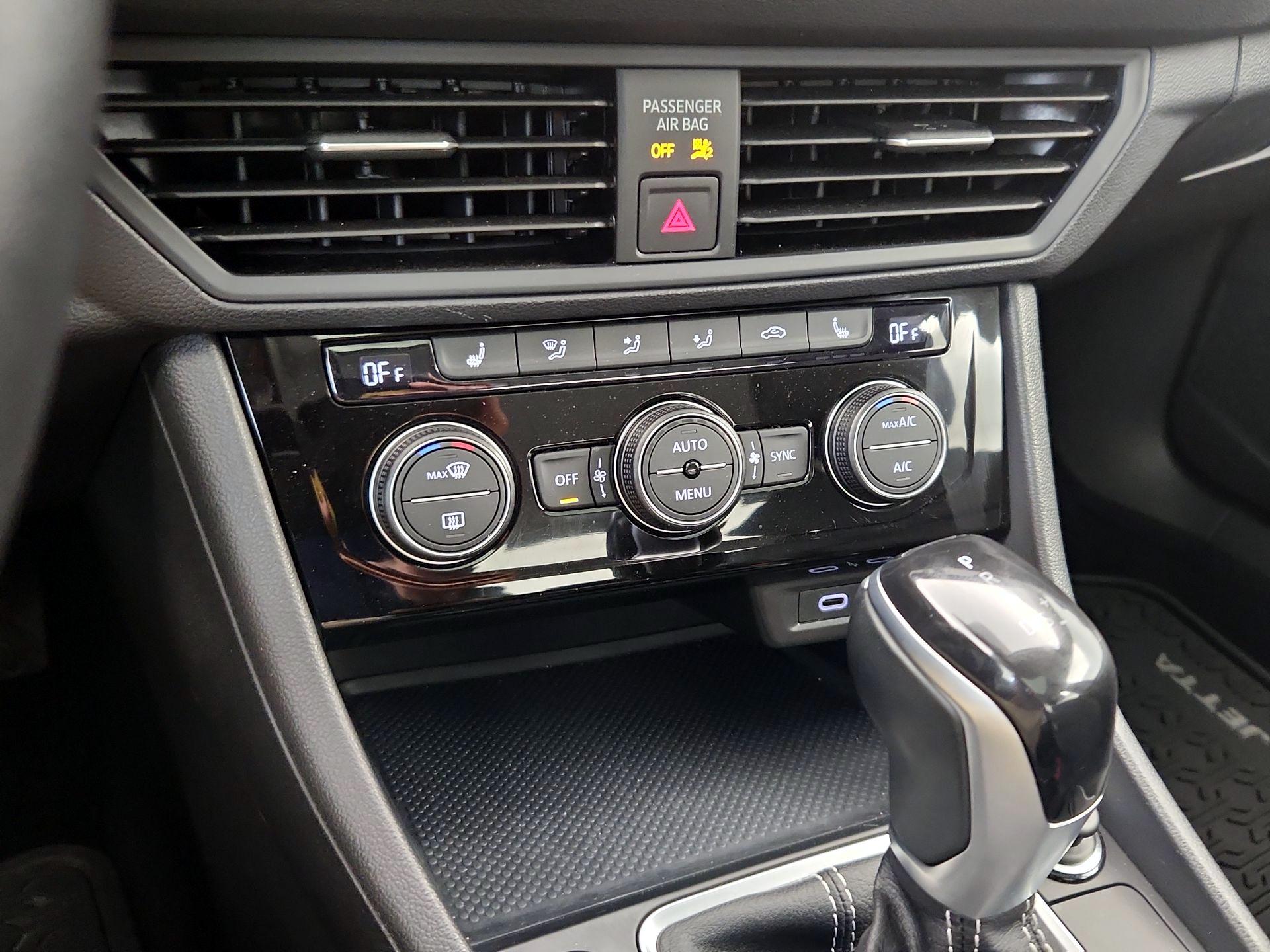 Thumbnail: 2023 Volkswagen Jetta - 16