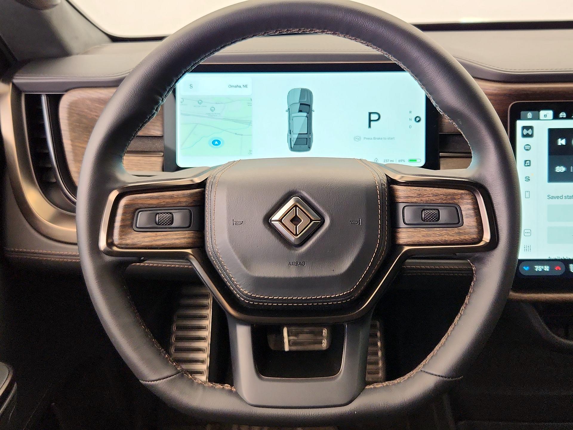 Thumbnail: 2025 Rivian R1S - 10