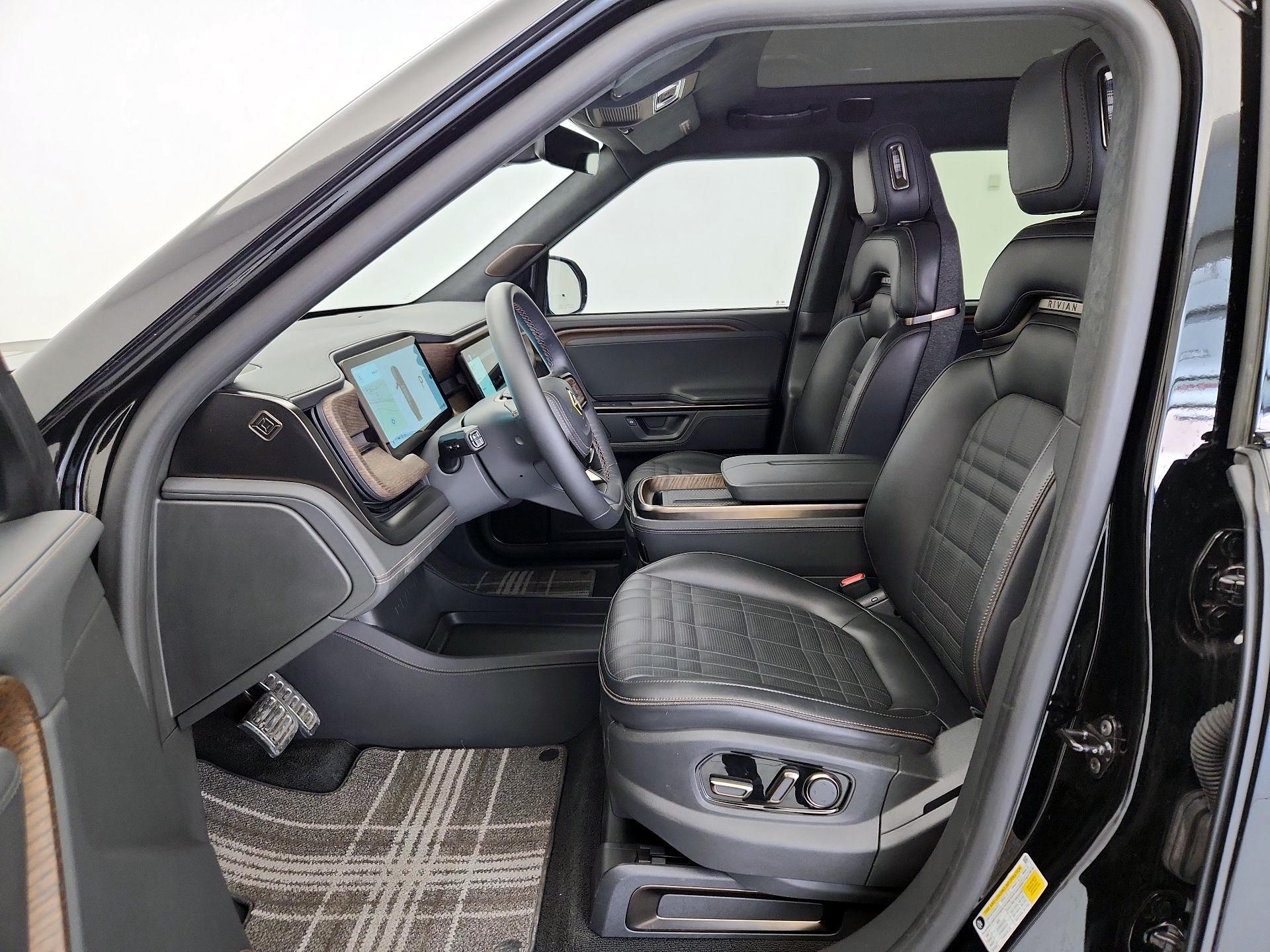 Thumbnail: 2025 Rivian R1S - 11