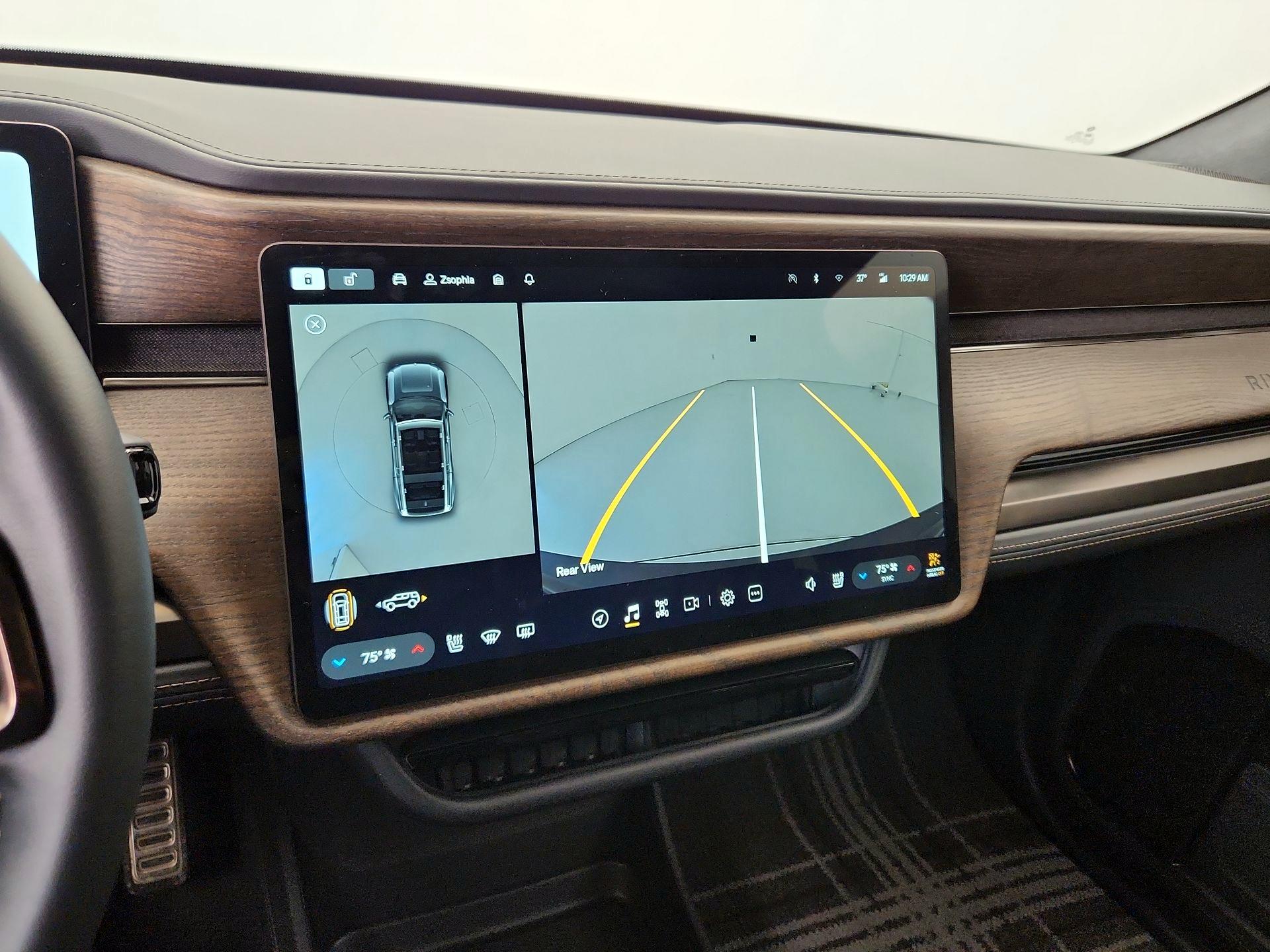 Thumbnail: 2025 Rivian R1S - 14