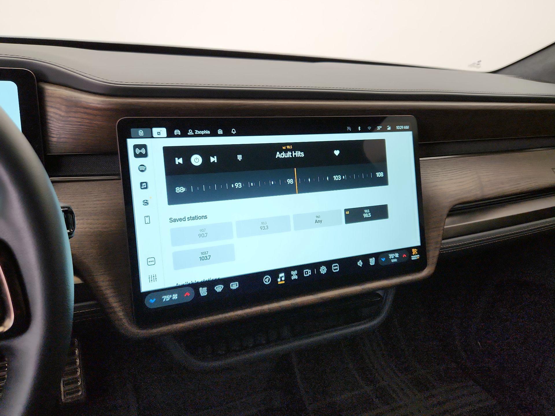 Thumbnail: 2025 Rivian R1S - 15