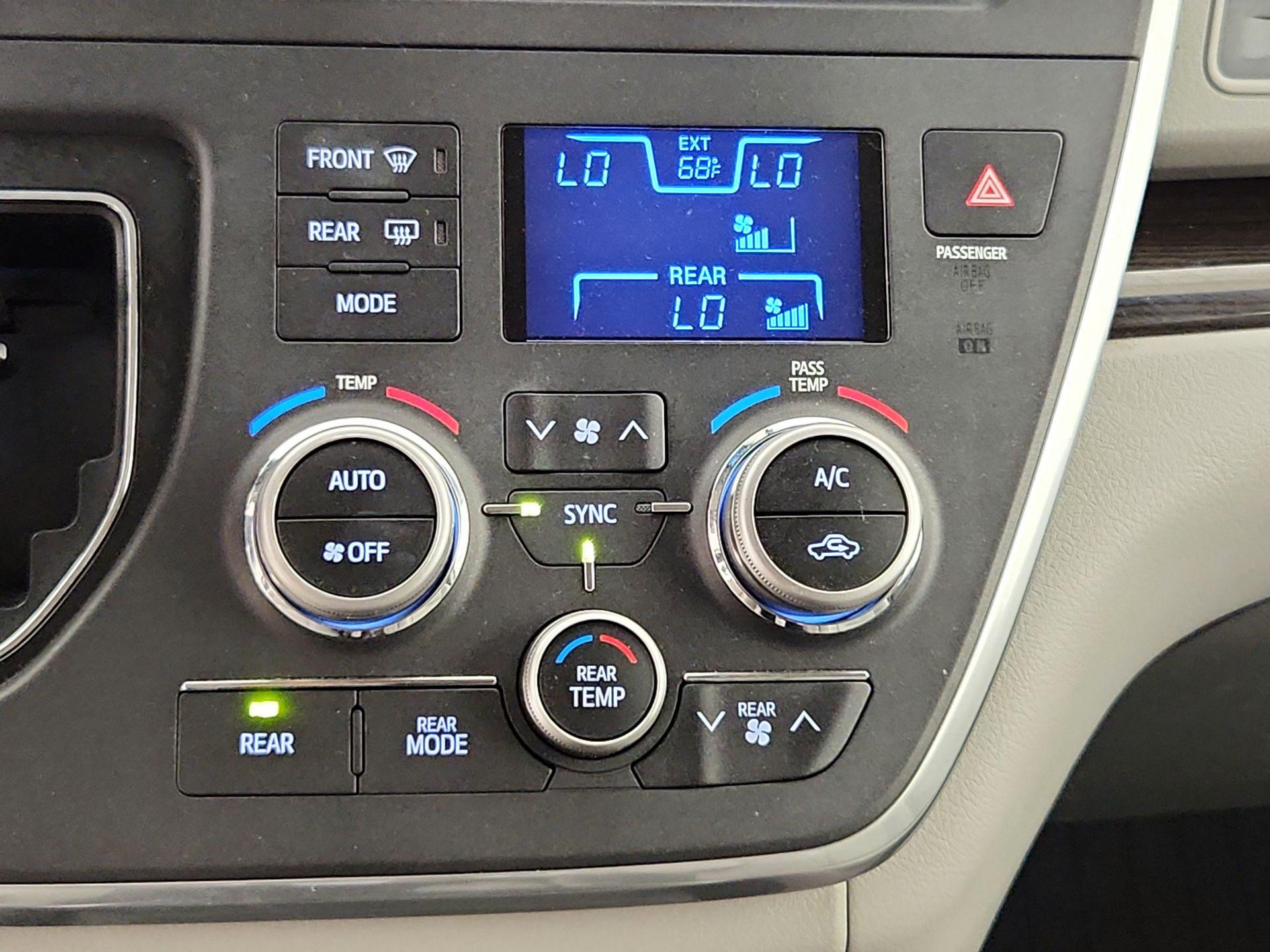 Thumbnail: 2017 Toyota Sienna - 17