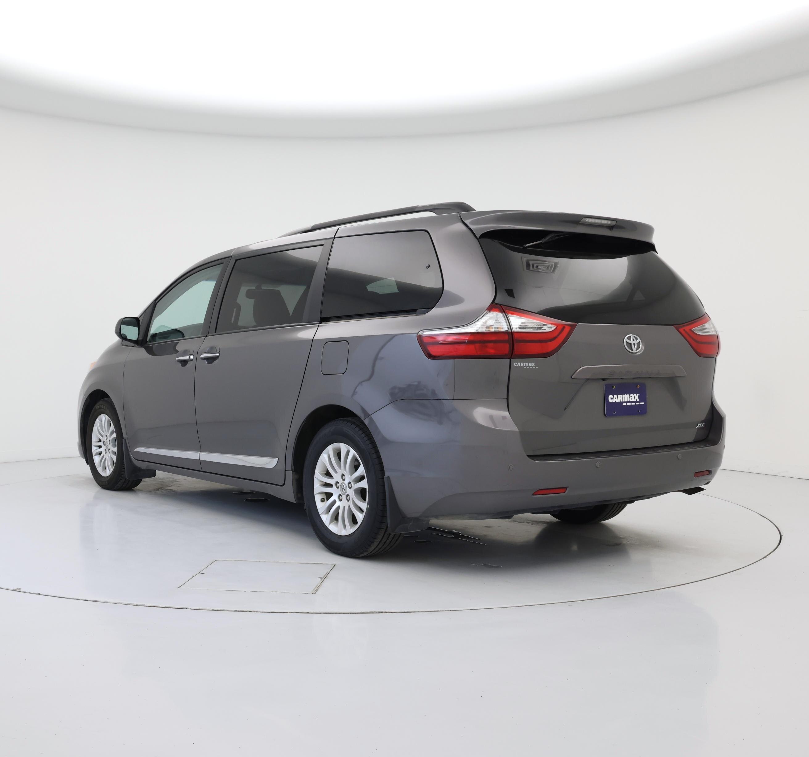 Thumbnail: 2017 Toyota Sienna - 2