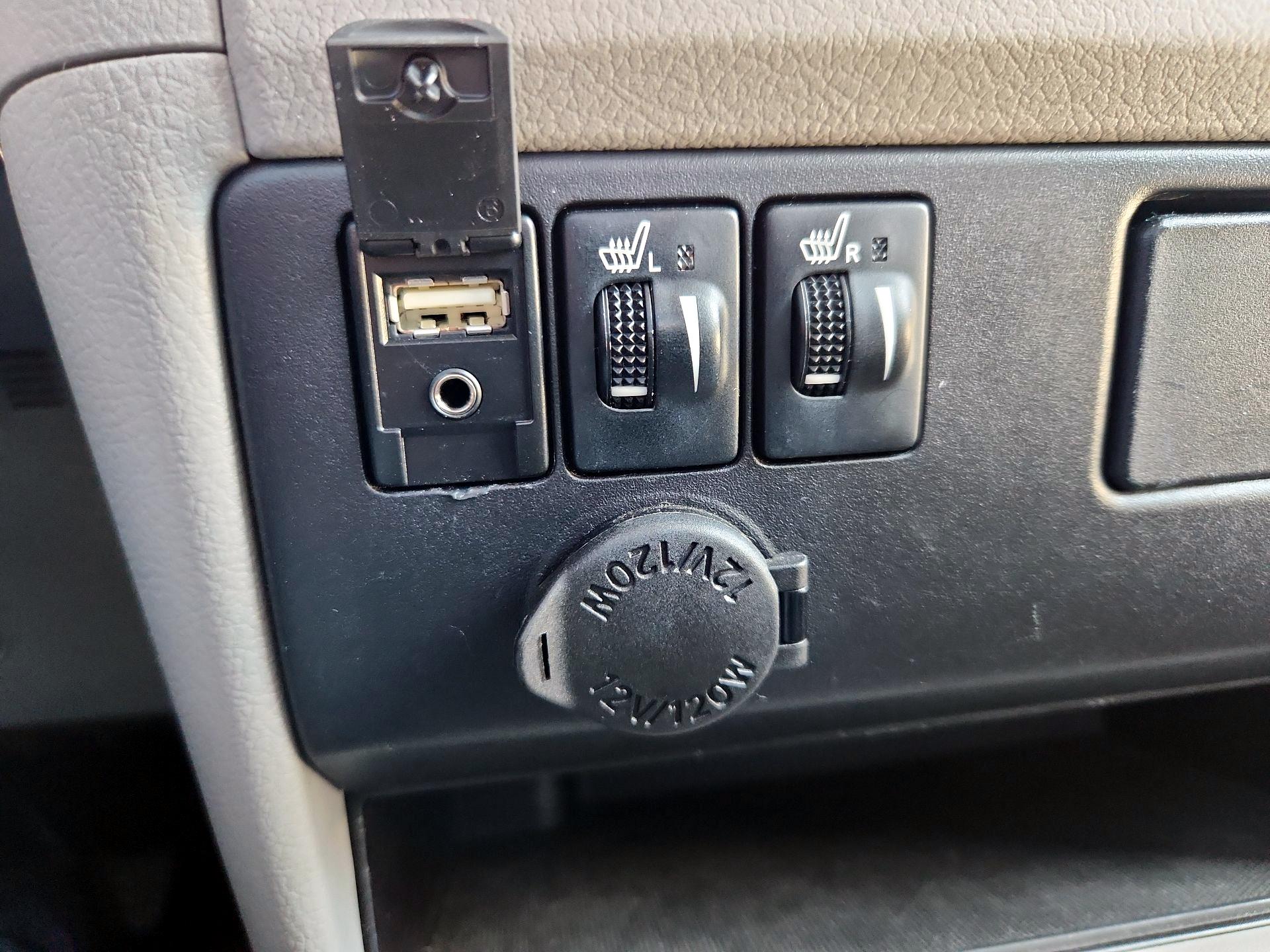 Thumbnail: 2017 Toyota Sienna - 19