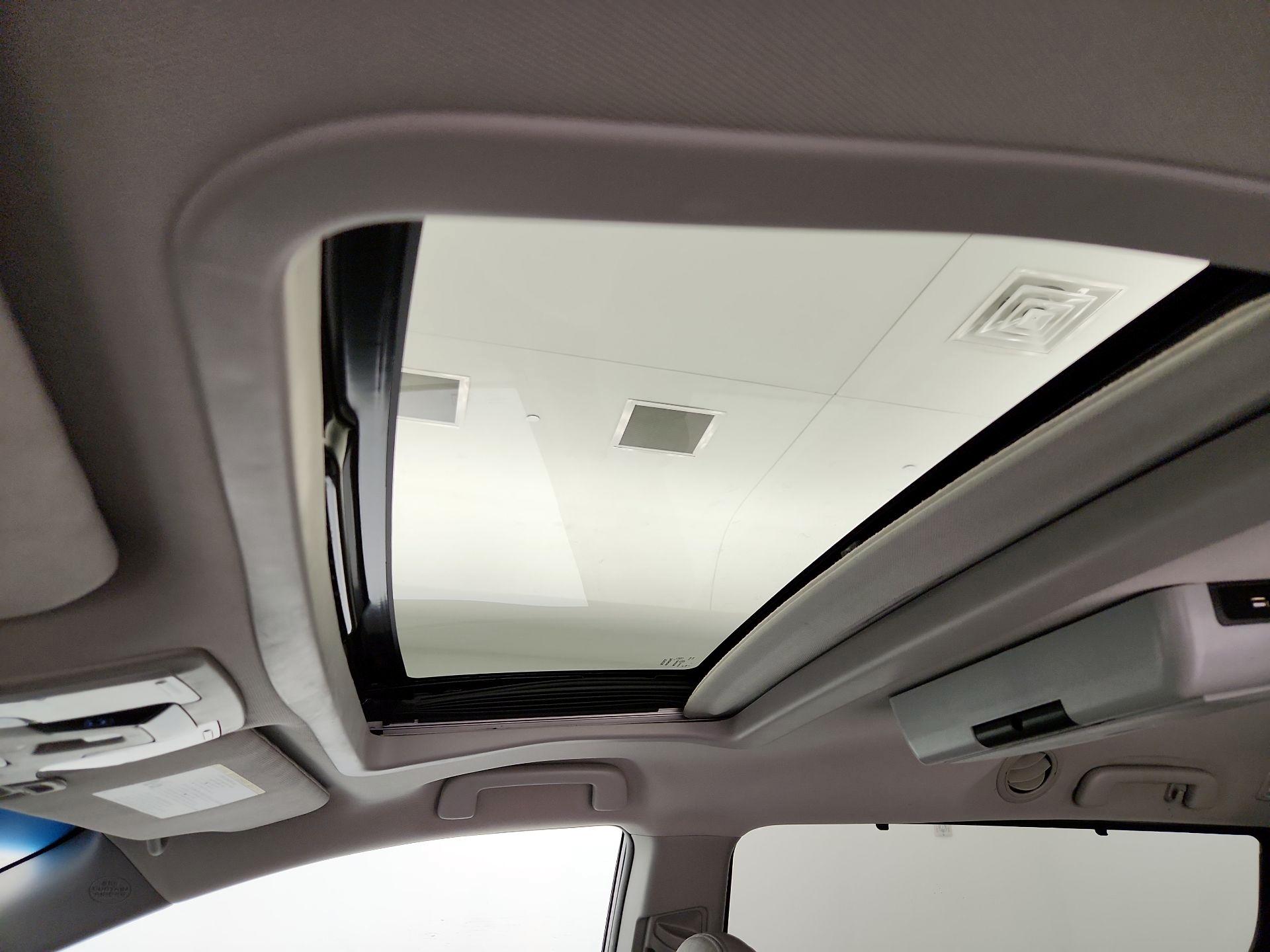 Thumbnail: 2017 Toyota Sienna - 20