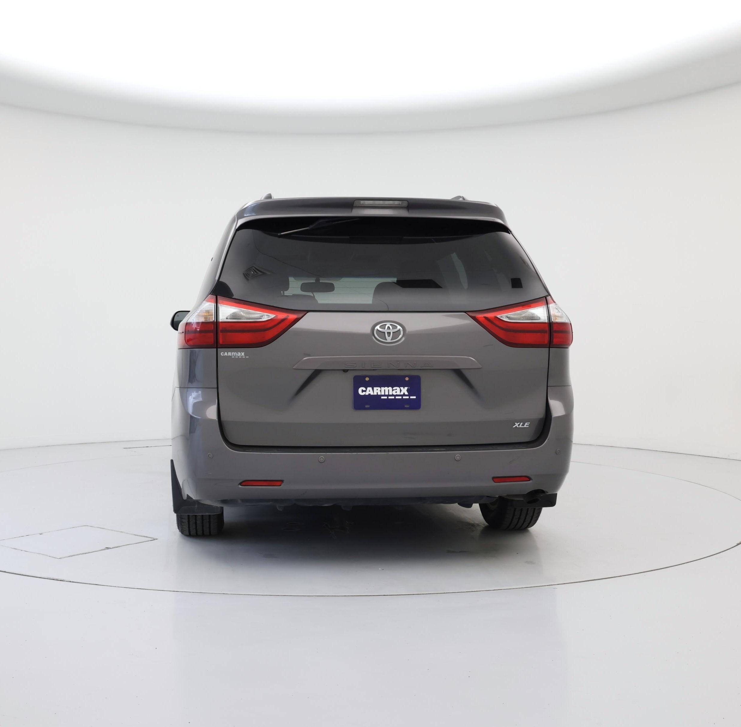 Thumbnail: 2017 Toyota Sienna - 6