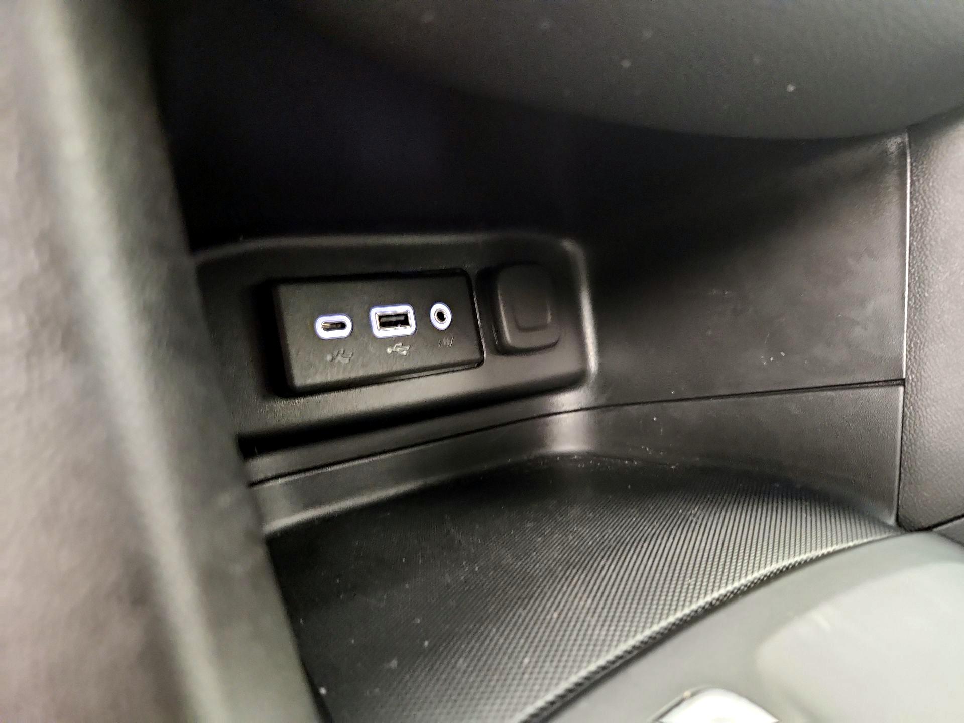 Thumbnail: 2020 Chevrolet Equinox - 18