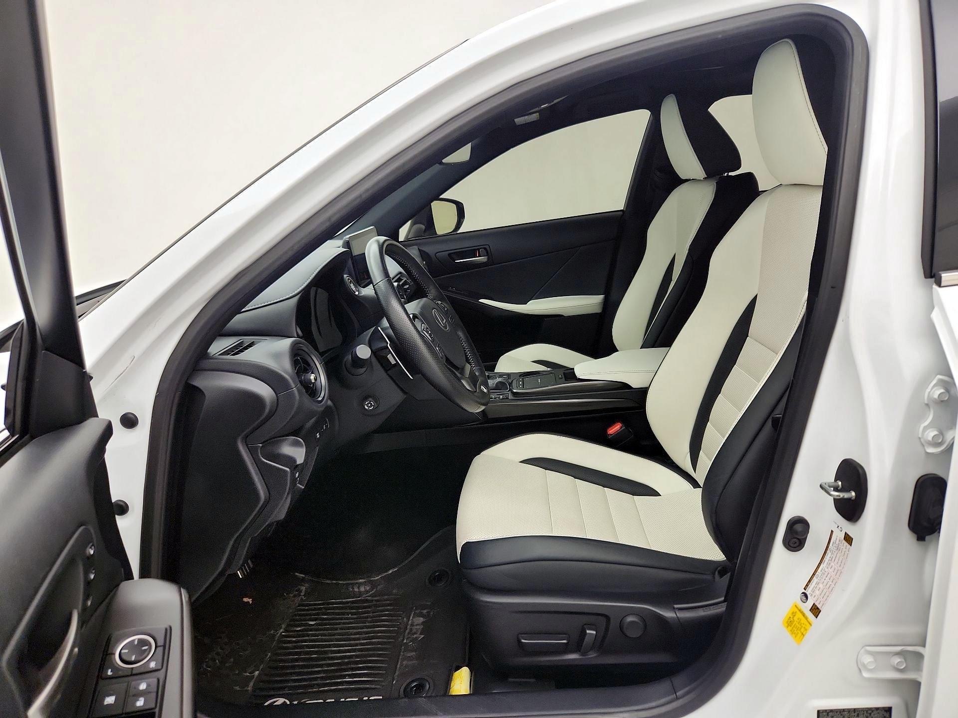 Thumbnail: 2023 Lexus IS - 11