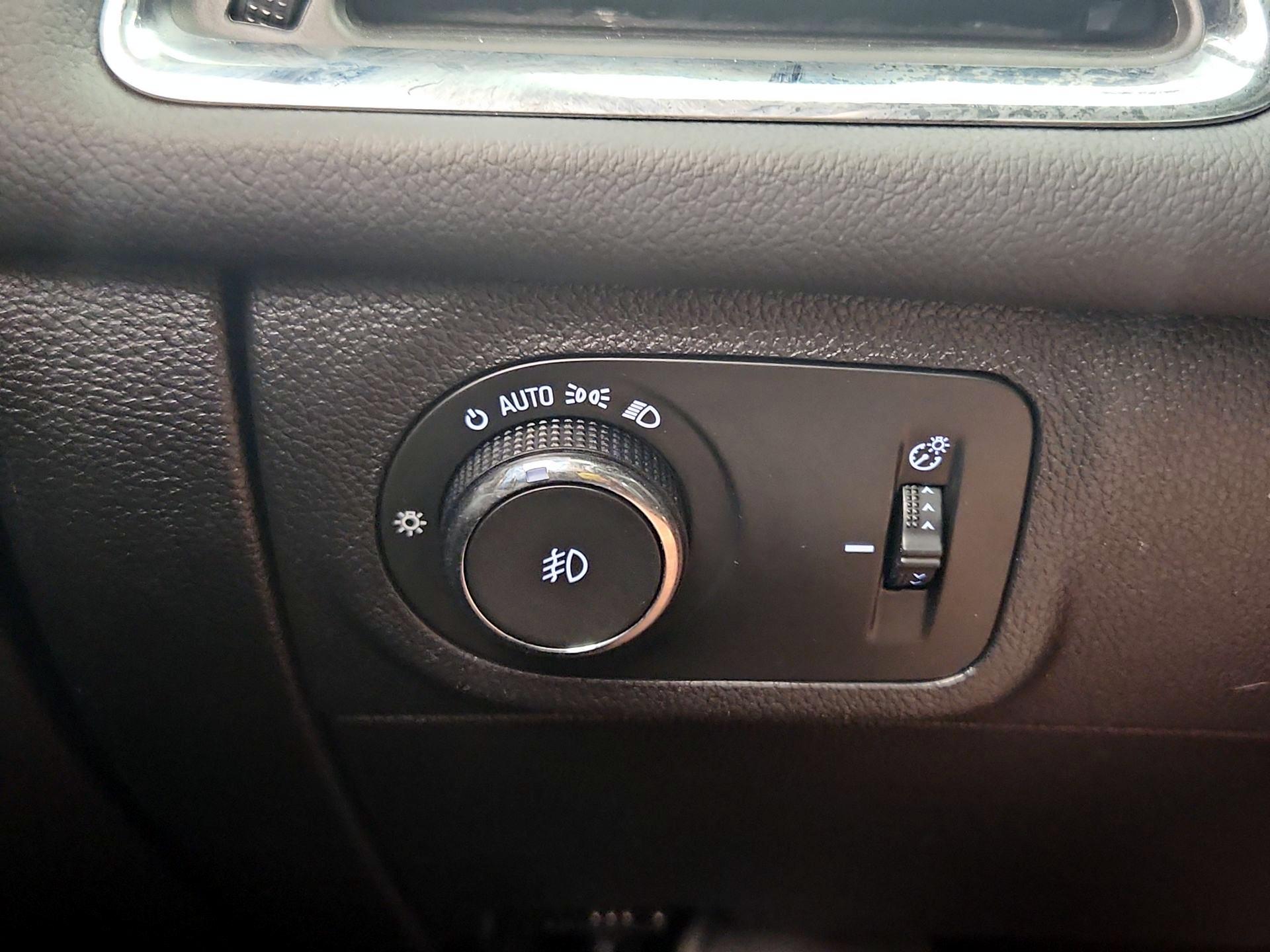 Thumbnail: 2017 Chevrolet Cruze - 13