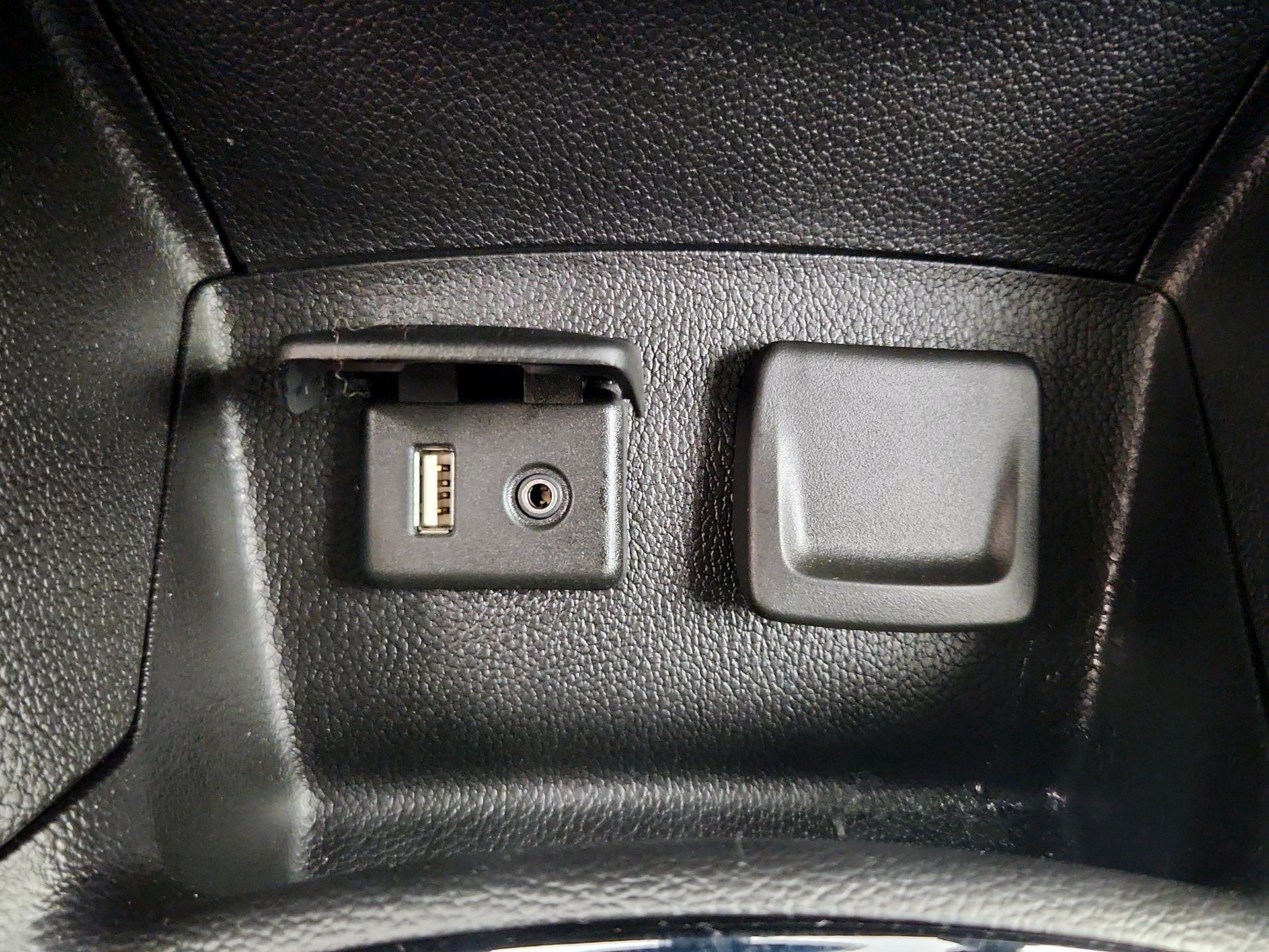 Thumbnail: 2017 Chevrolet Cruze - 18