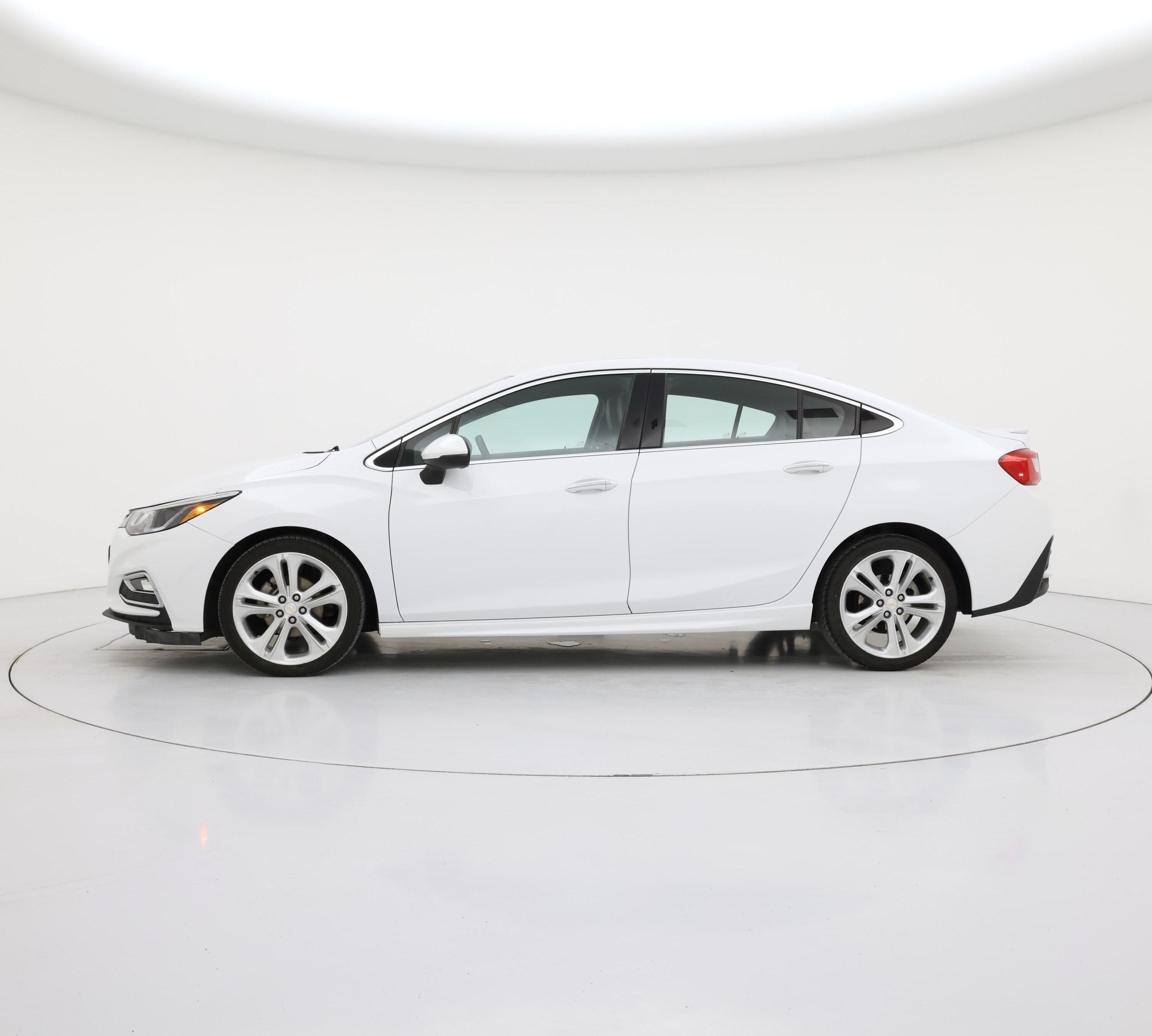 Thumbnail: 2017 Chevrolet Cruze - 3