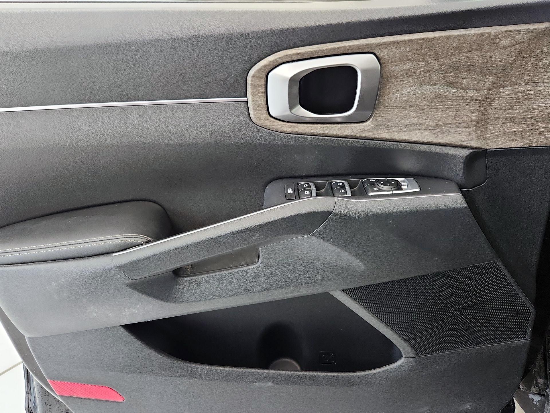 Thumbnail: 2023 Kia Sorento - 12