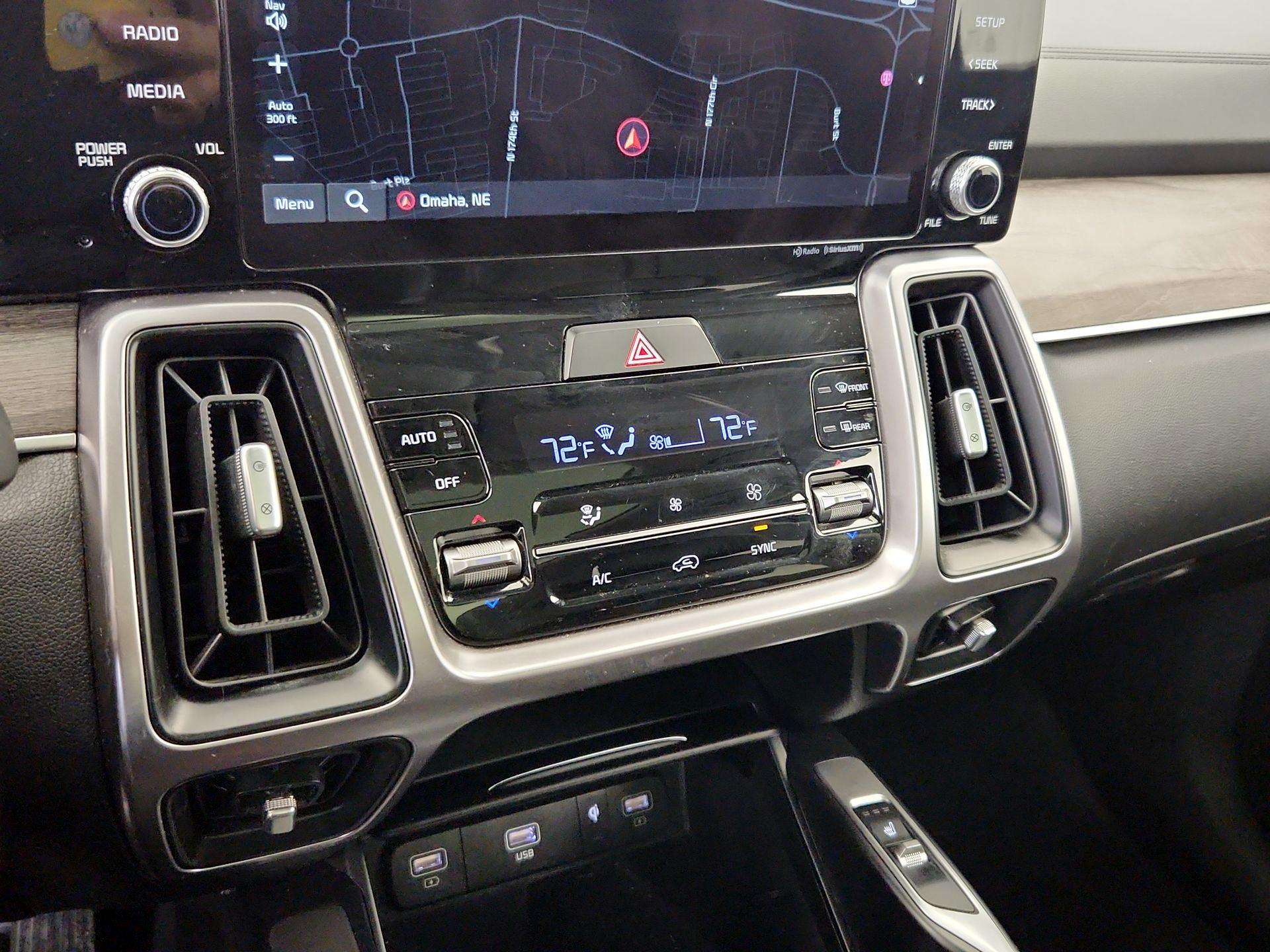 Thumbnail: 2023 Kia Sorento - 17