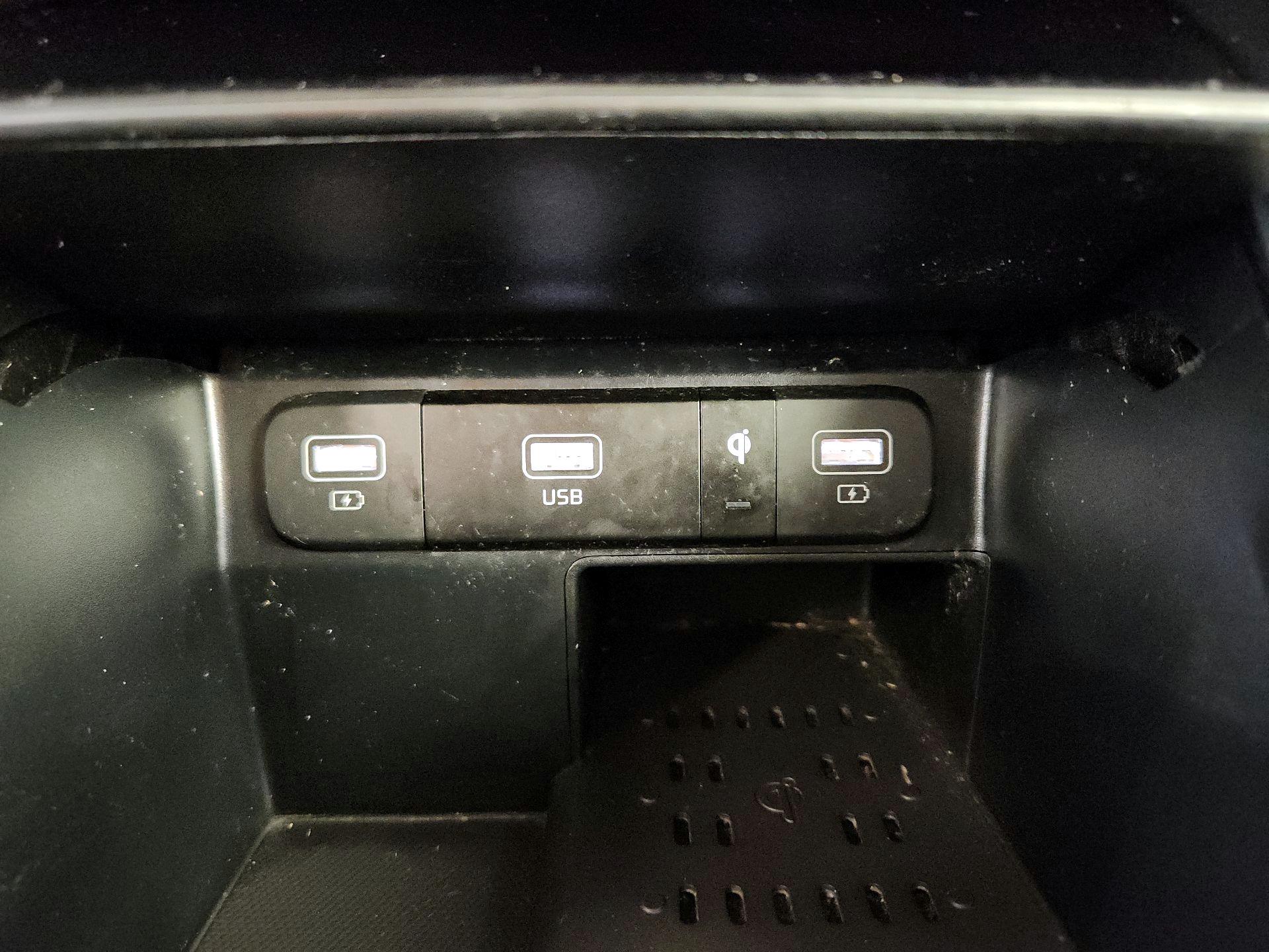 Thumbnail: 2023 Kia Sorento - 19