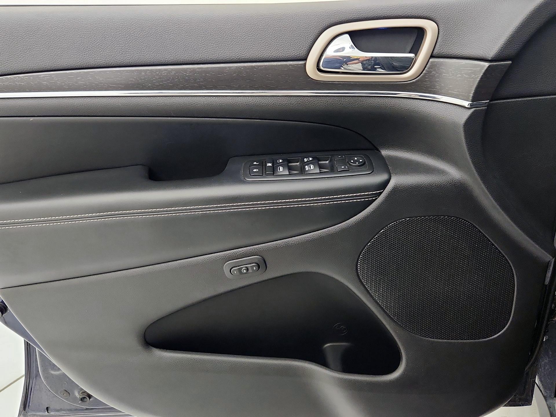 Thumbnail: 2017 Jeep Grand Cherokee - 12