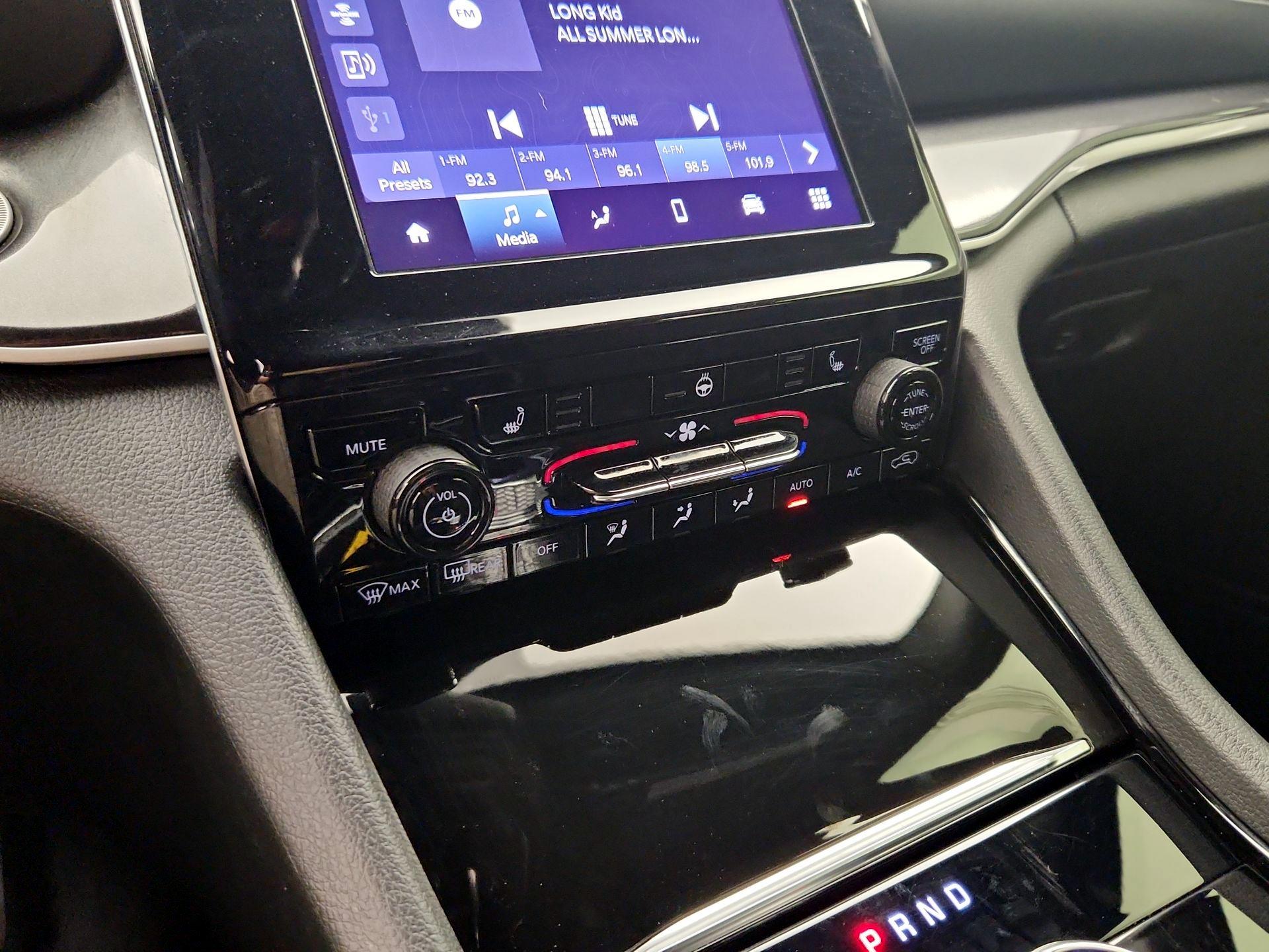 Thumbnail: 2023 Jeep Grand Cherokee - 16