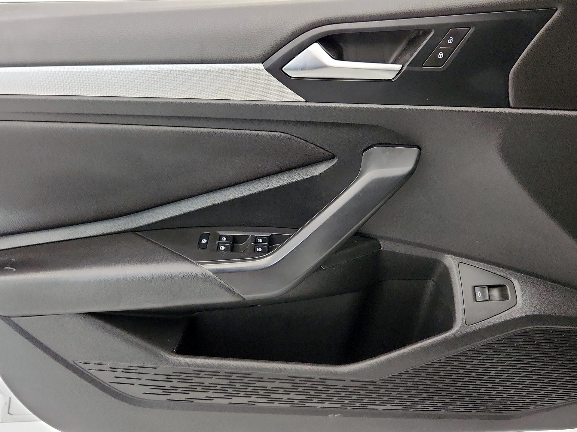 Thumbnail: 2019 Volkswagen Jetta - 12