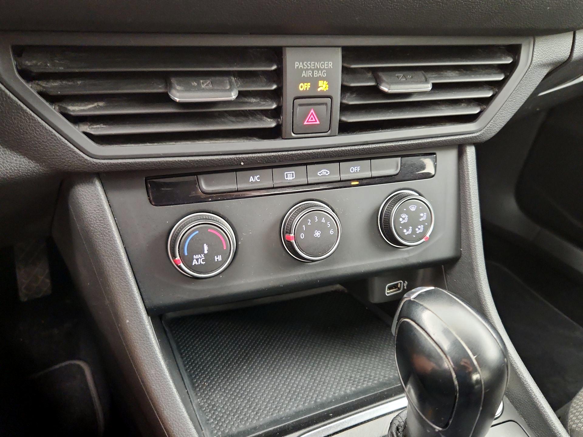 Thumbnail: 2019 Volkswagen Jetta - 16