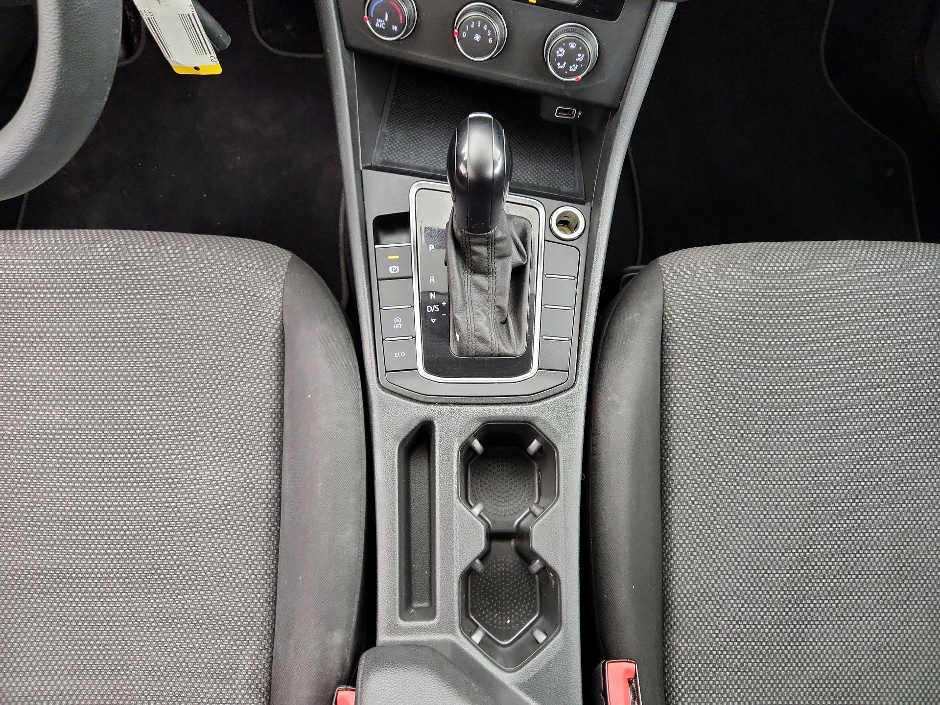 Thumbnail: 2019 Volkswagen Jetta - 17