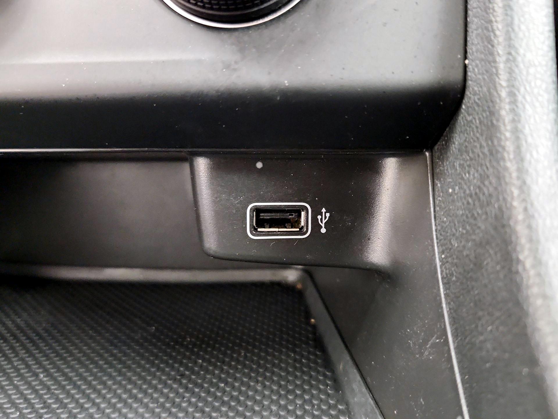 Thumbnail: 2019 Volkswagen Jetta - 18