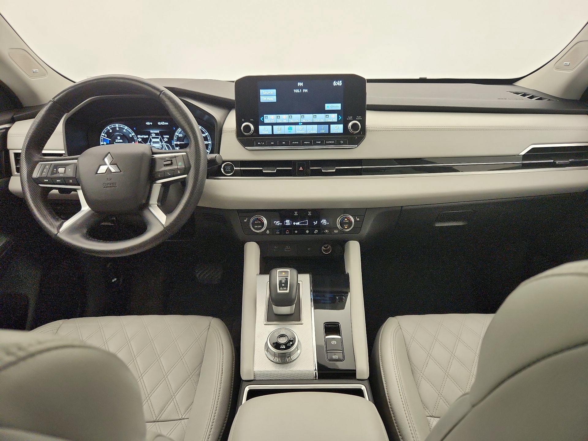 Thumbnail: 2023 Mitsubishi Outlander - 9