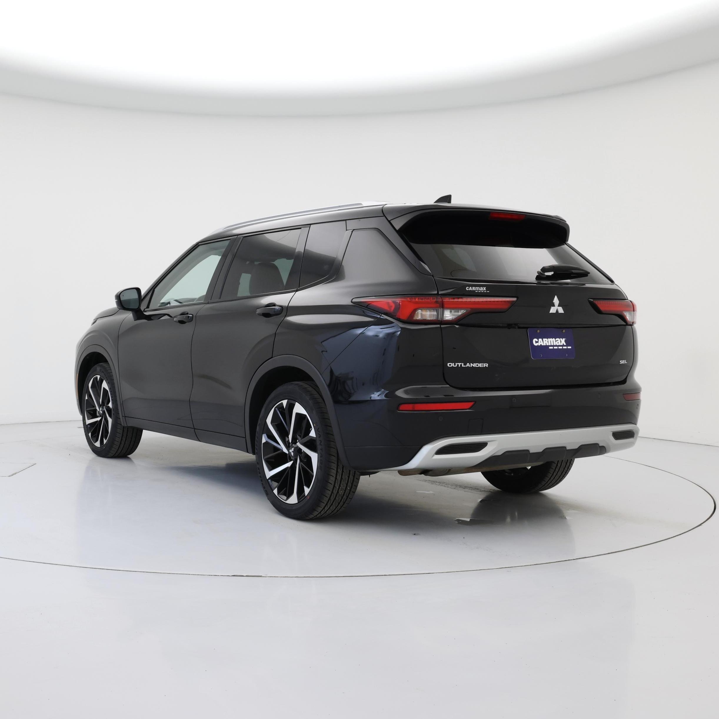 Thumbnail: 2023 Mitsubishi Outlander - 2