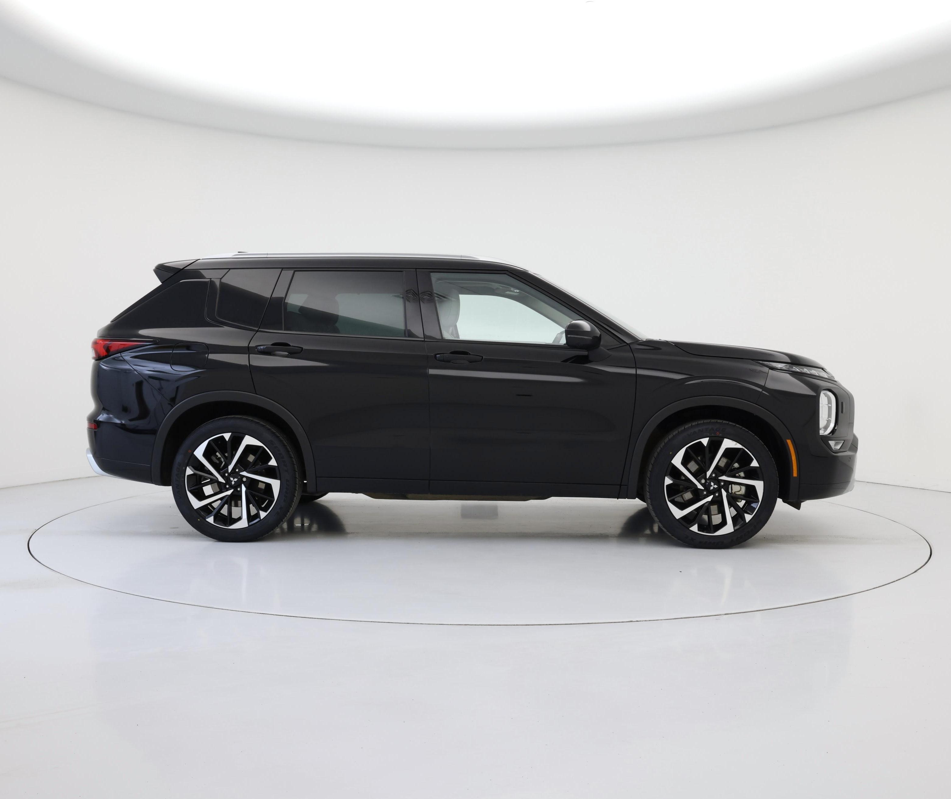 Thumbnail: 2023 Mitsubishi Outlander - 7
