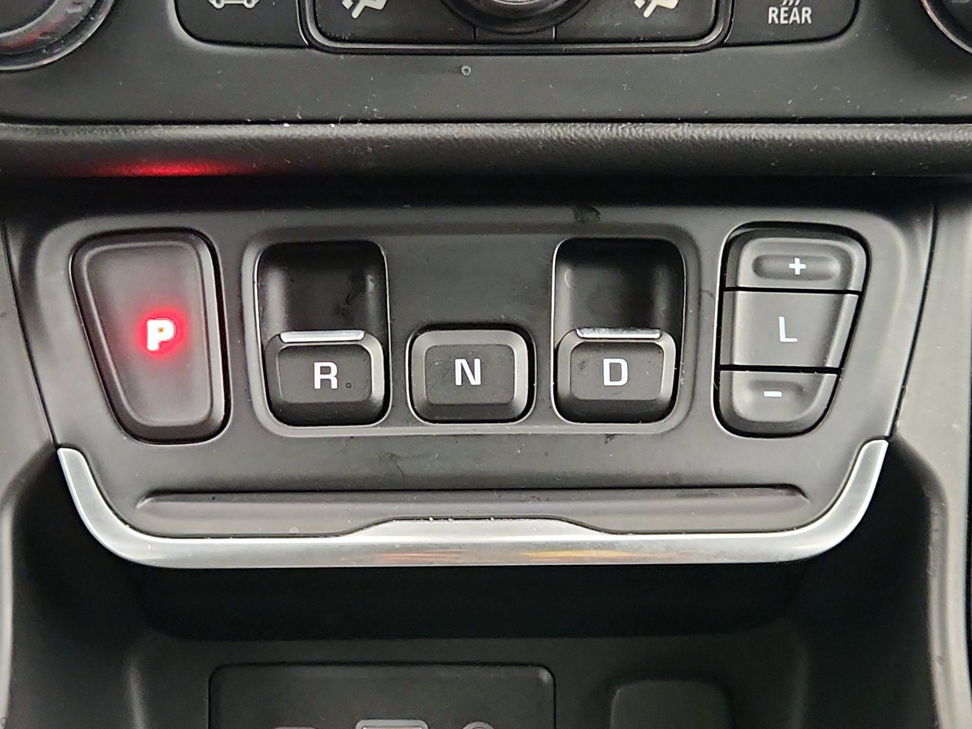 Thumbnail: 2020 GMC Terrain - 17