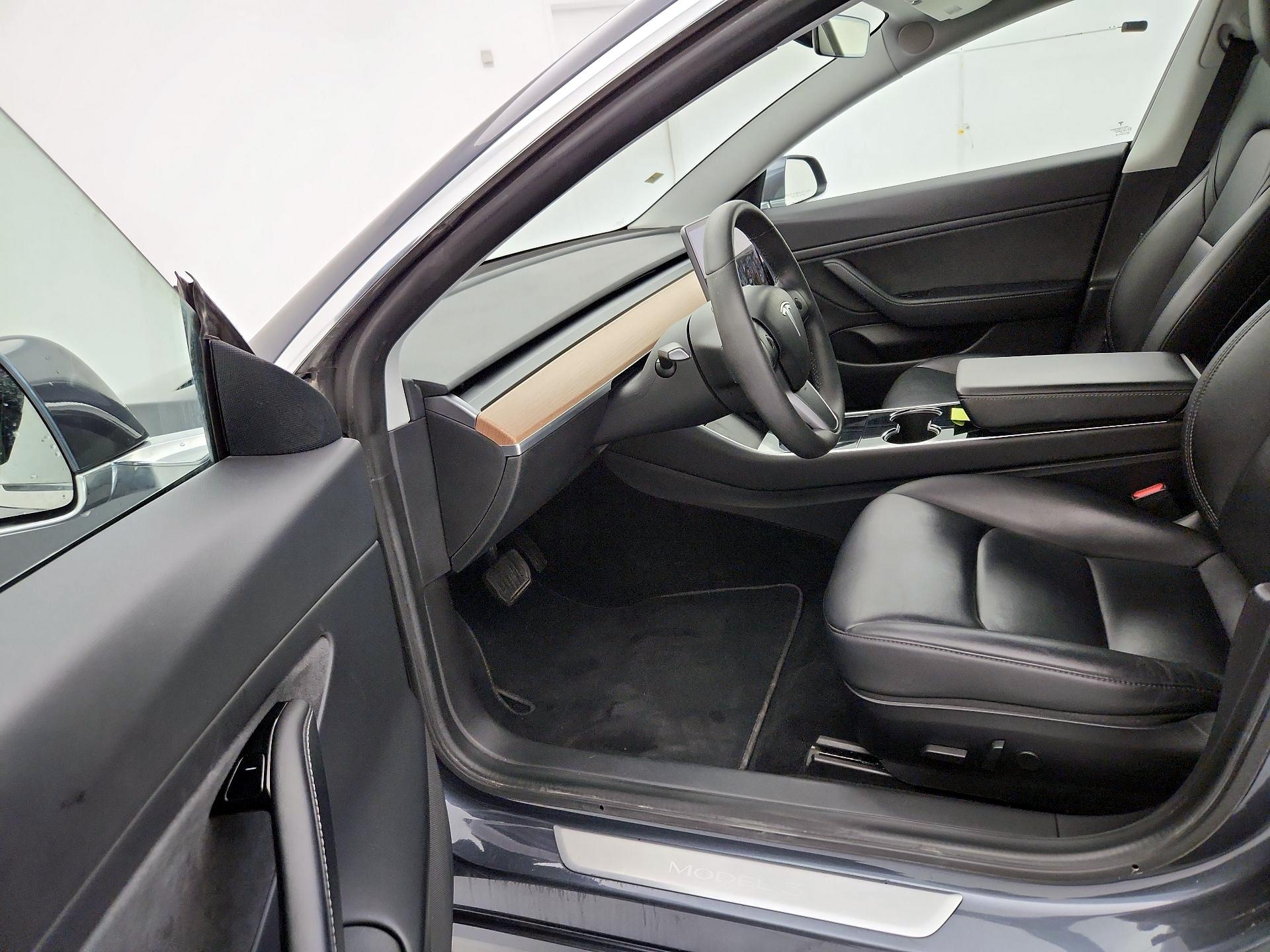 Thumbnail: 2020 Tesla Model 3 - 11