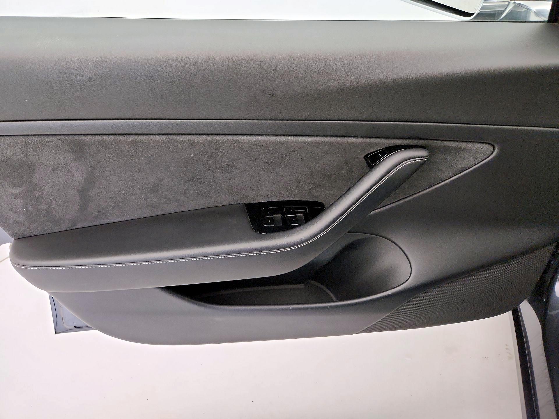 Thumbnail: 2020 Tesla Model 3 - 12