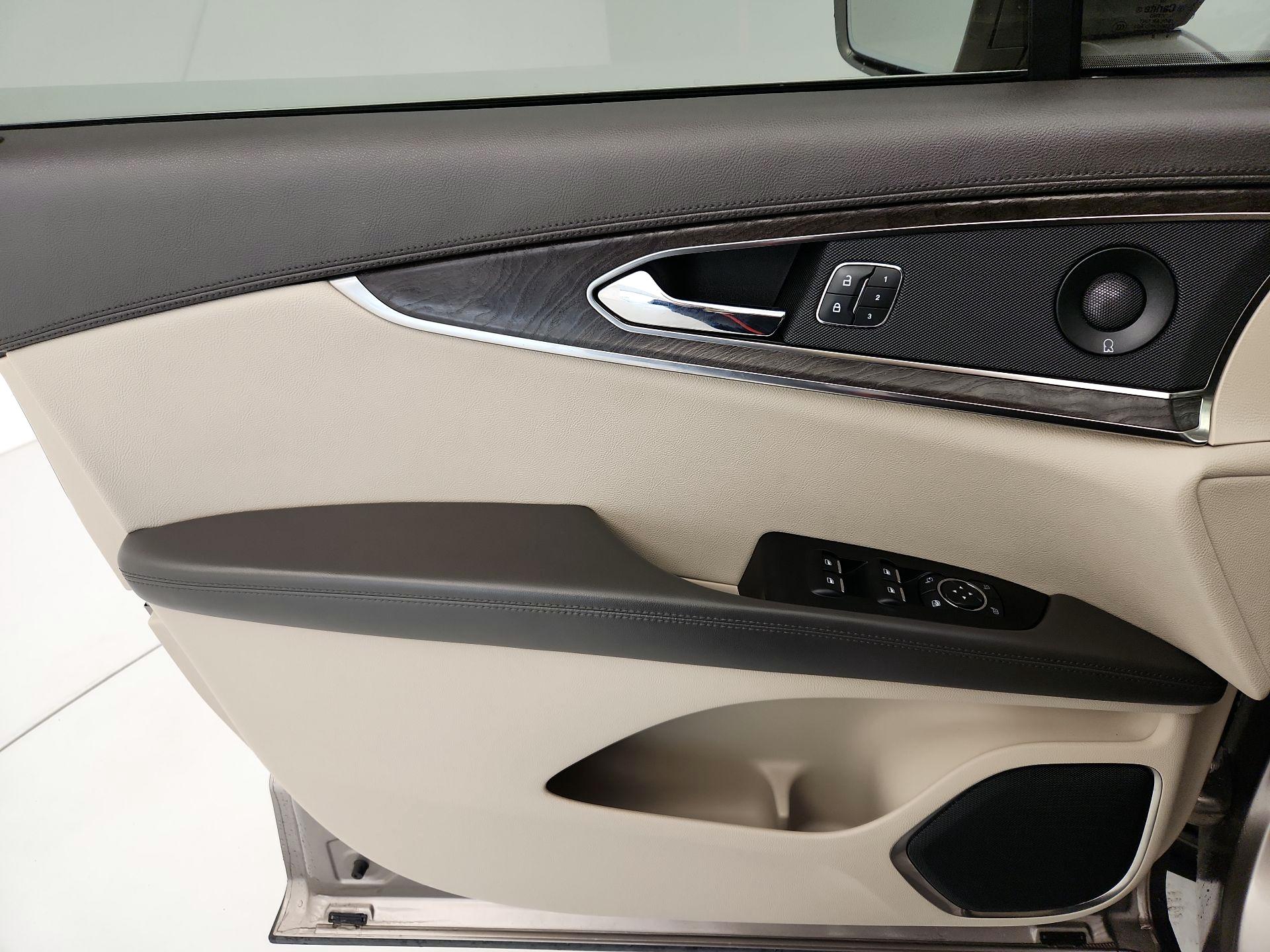 Thumbnail: 2019 Lincoln Nautilus - 12