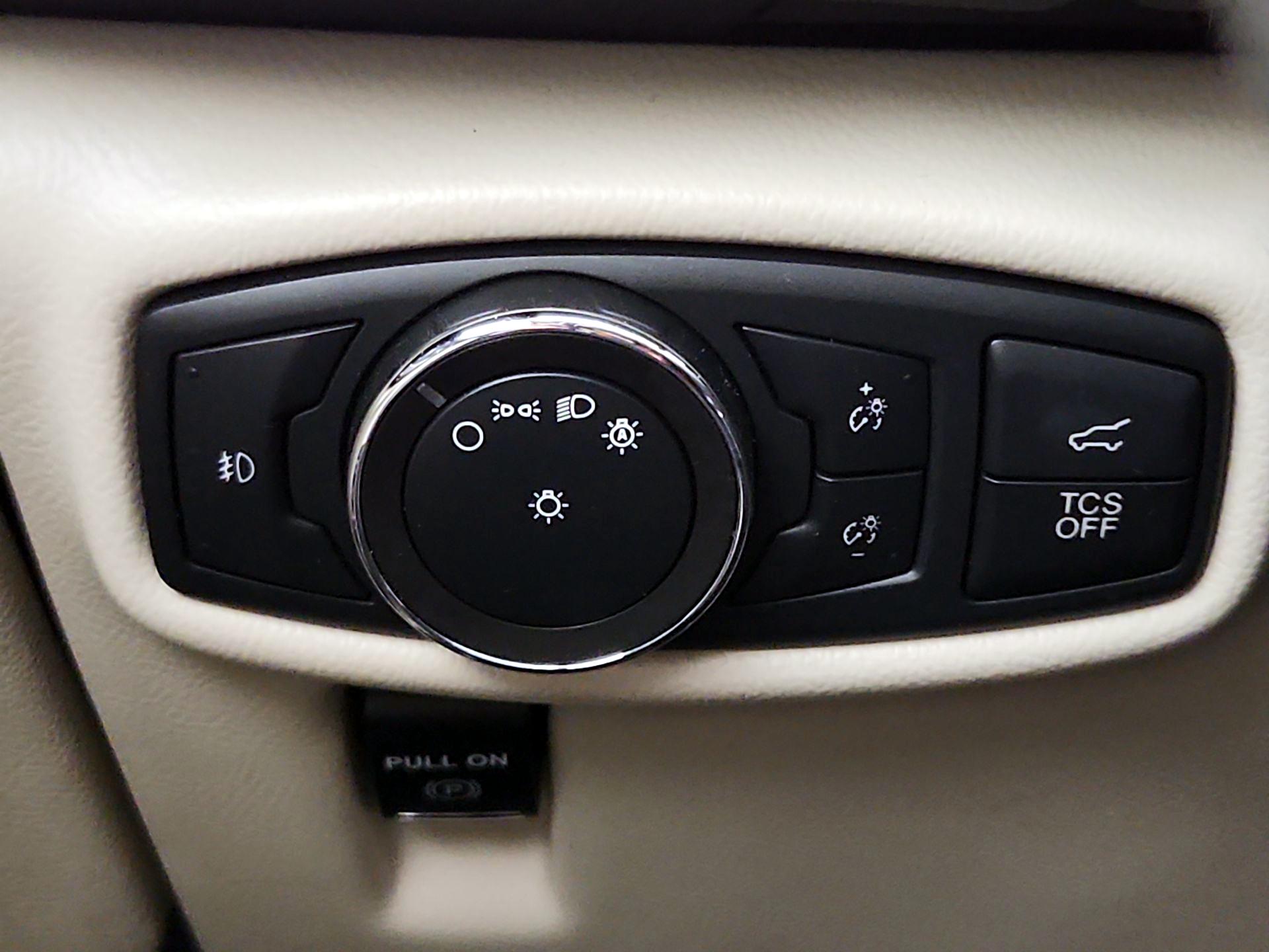 Thumbnail: 2019 Lincoln Nautilus - 13