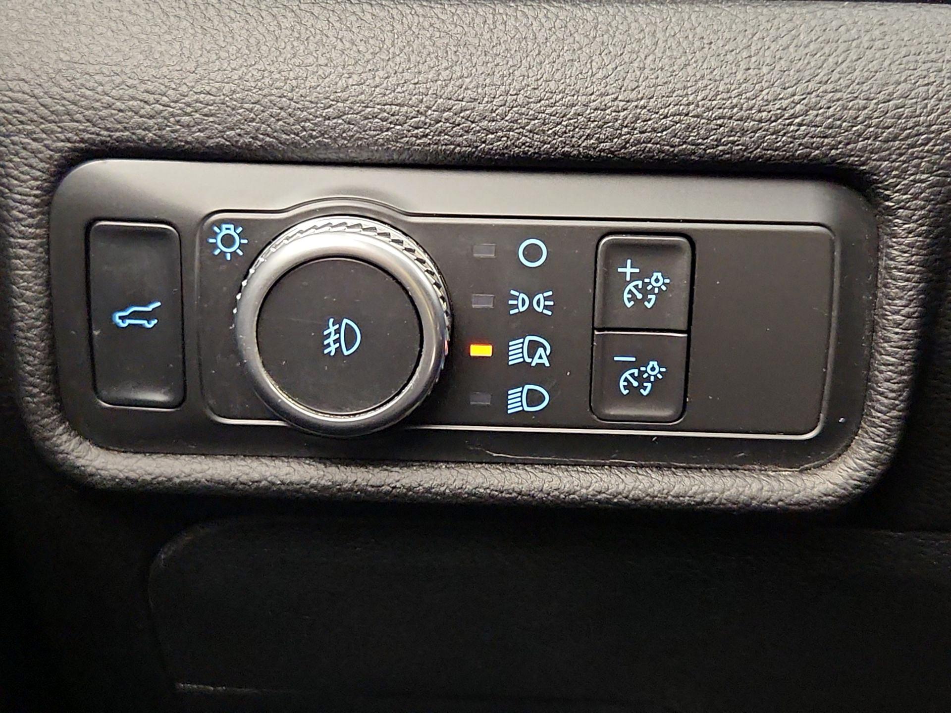 Thumbnail: 2021 Ford Explorer - 13