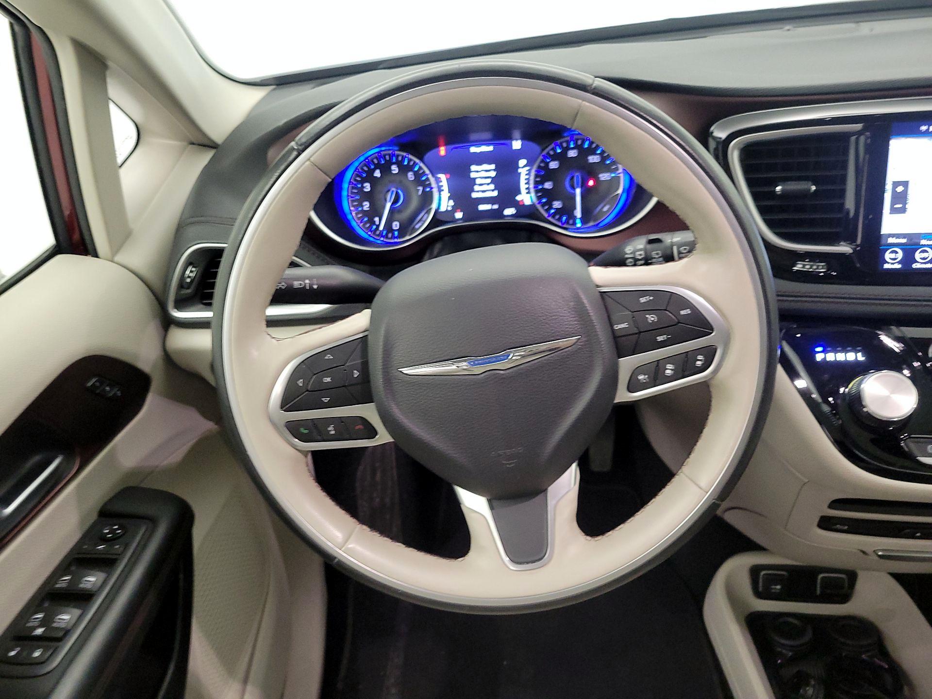 Thumbnail: 2020 Chrysler Pacifica - 10