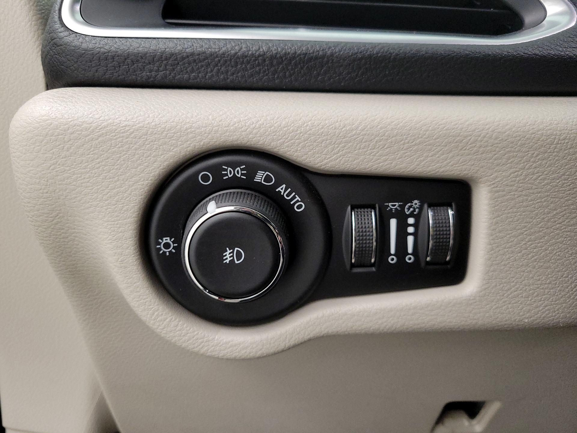 Thumbnail: 2020 Chrysler Pacifica - 13