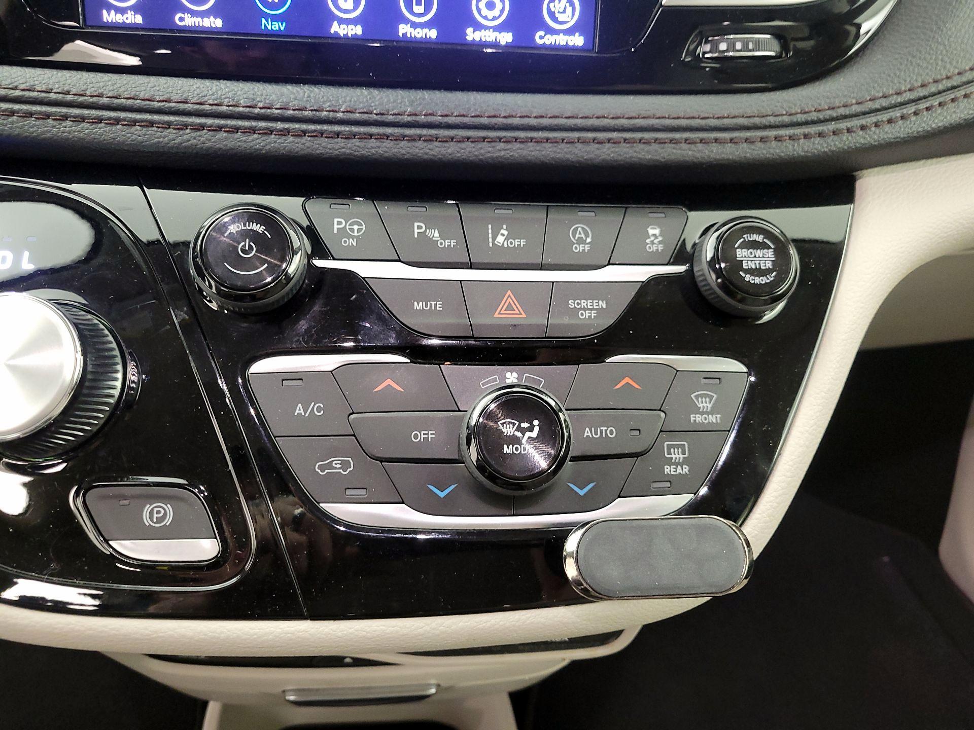 Thumbnail: 2020 Chrysler Pacifica - 17