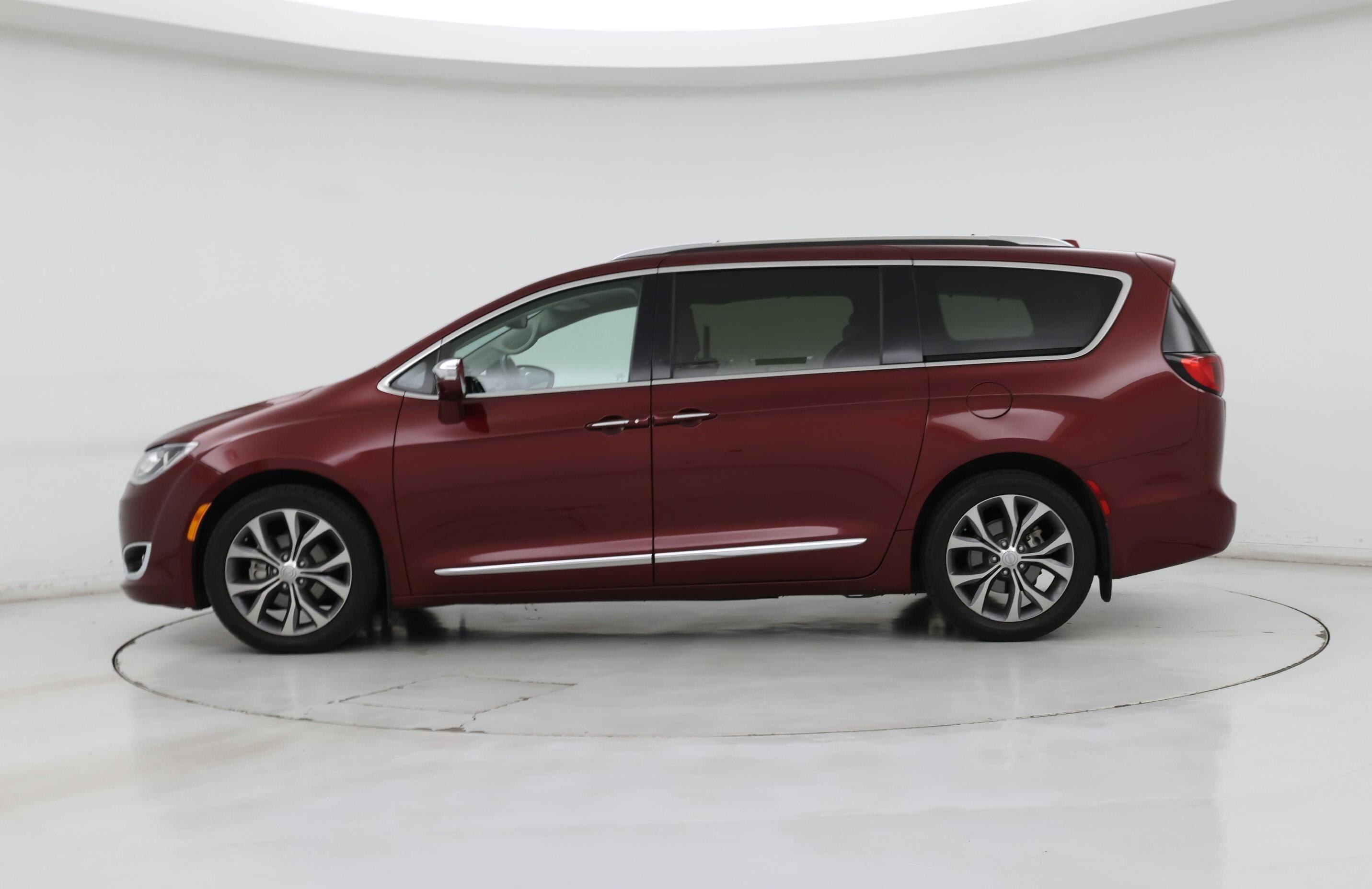 Thumbnail: 2020 Chrysler Pacifica - 3