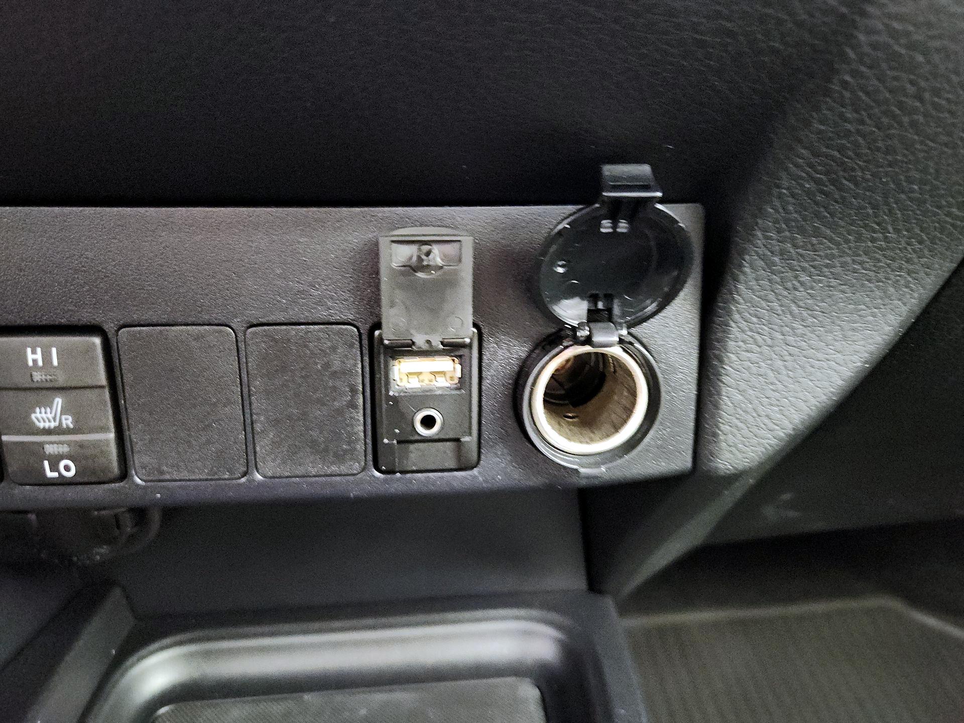 Thumbnail: 2018 Toyota RAV4 - 18