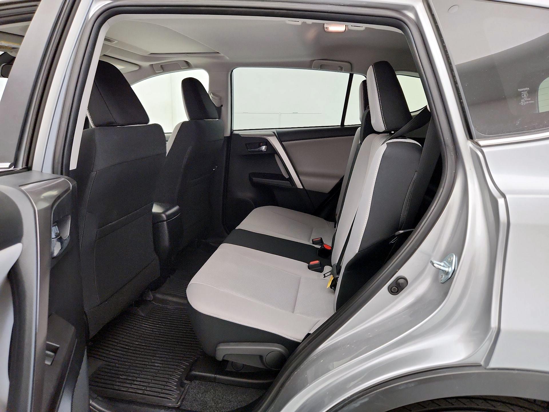 Thumbnail: 2018 Toyota RAV4 - 19