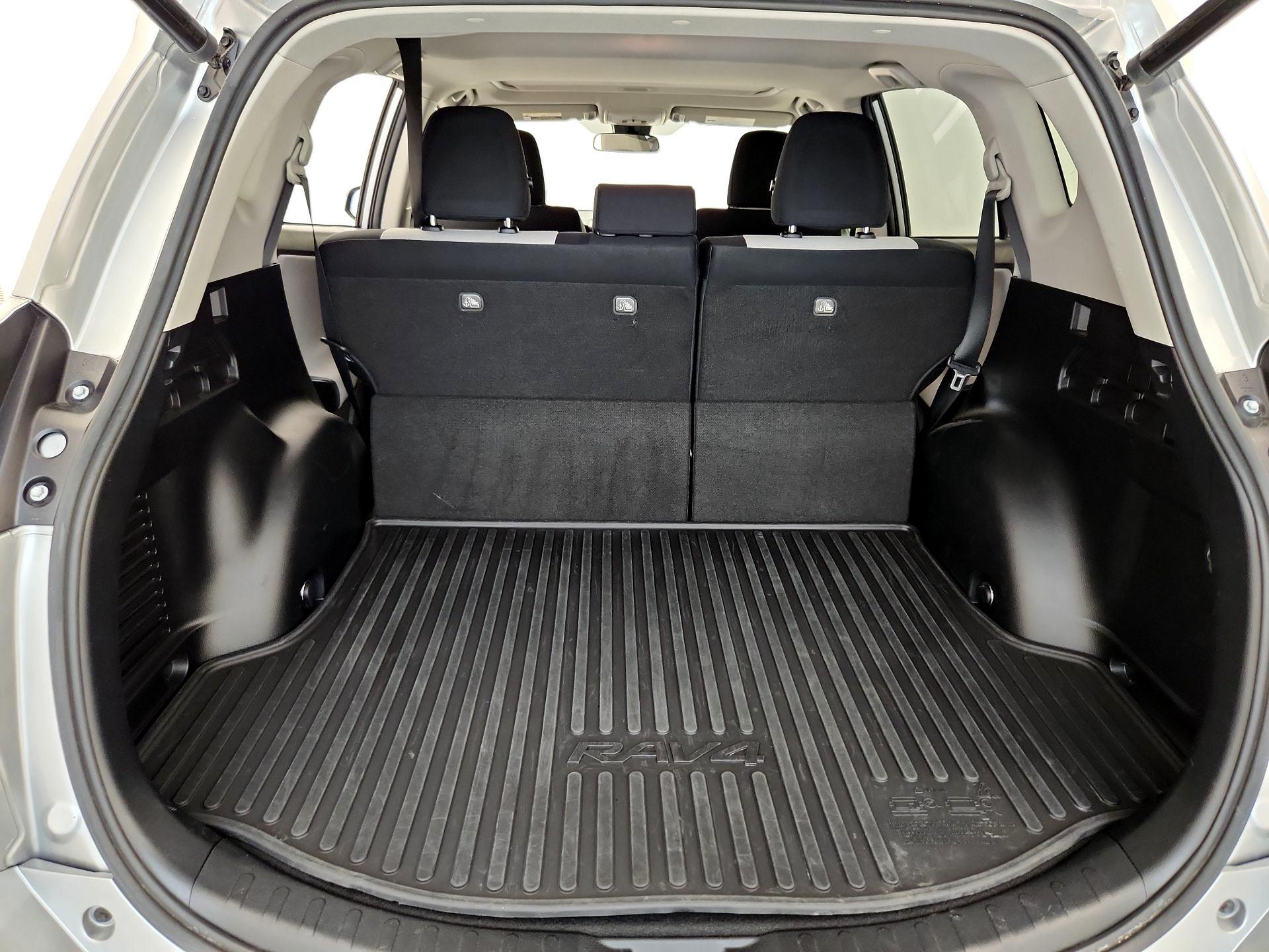 Thumbnail: 2018 Toyota RAV4 - 20