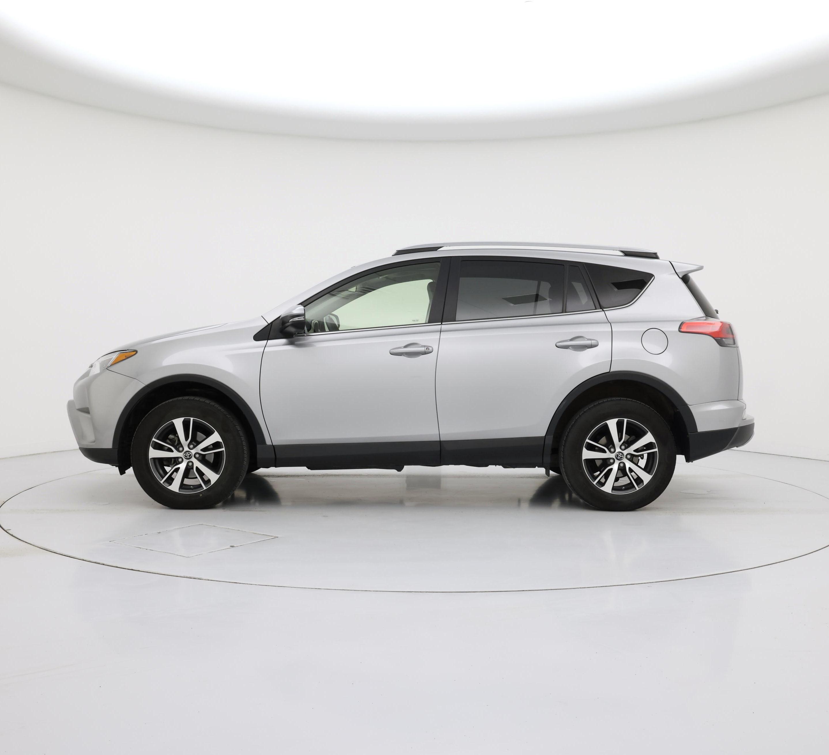 Thumbnail: 2018 Toyota RAV4 - 3