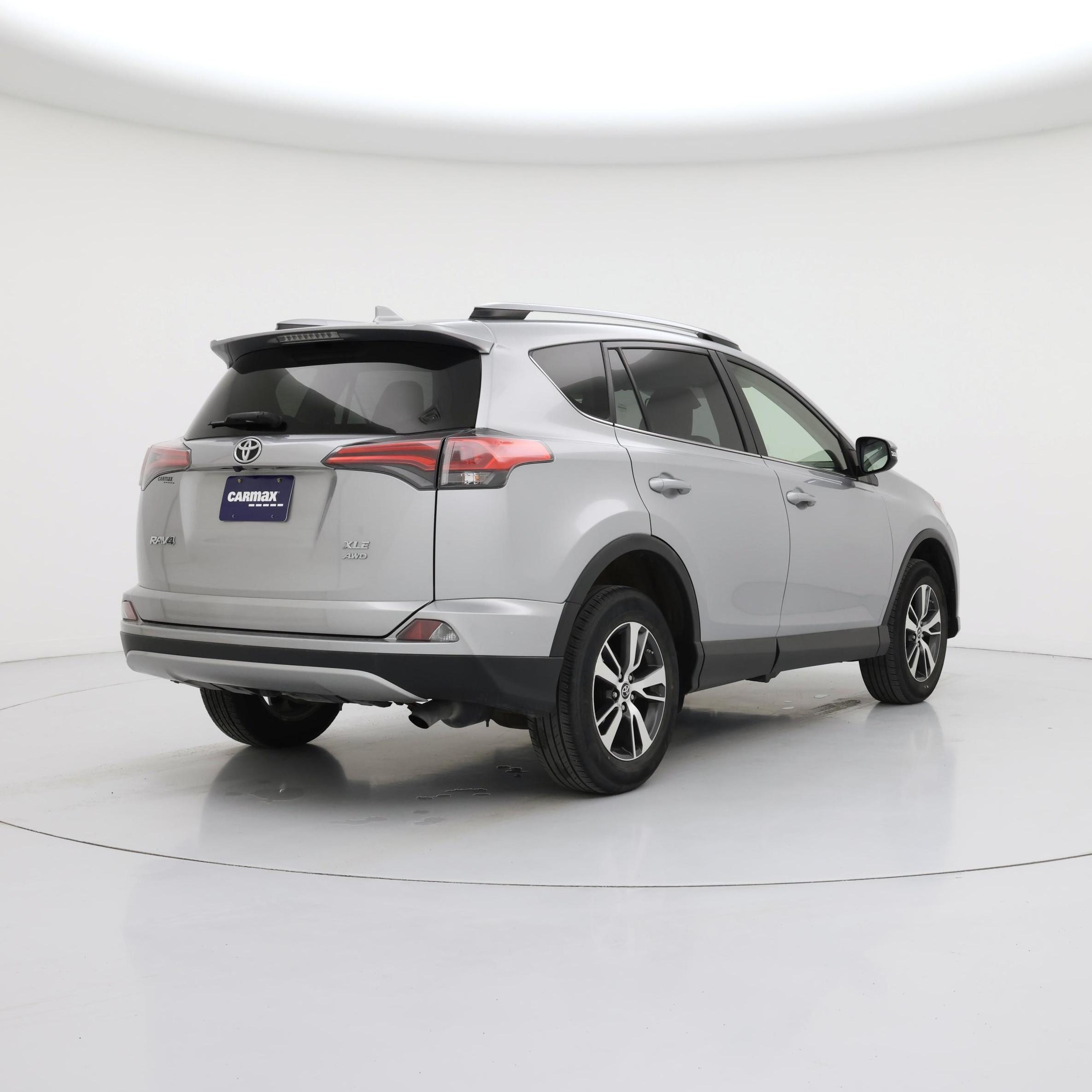 Thumbnail: 2018 Toyota RAV4 - 8