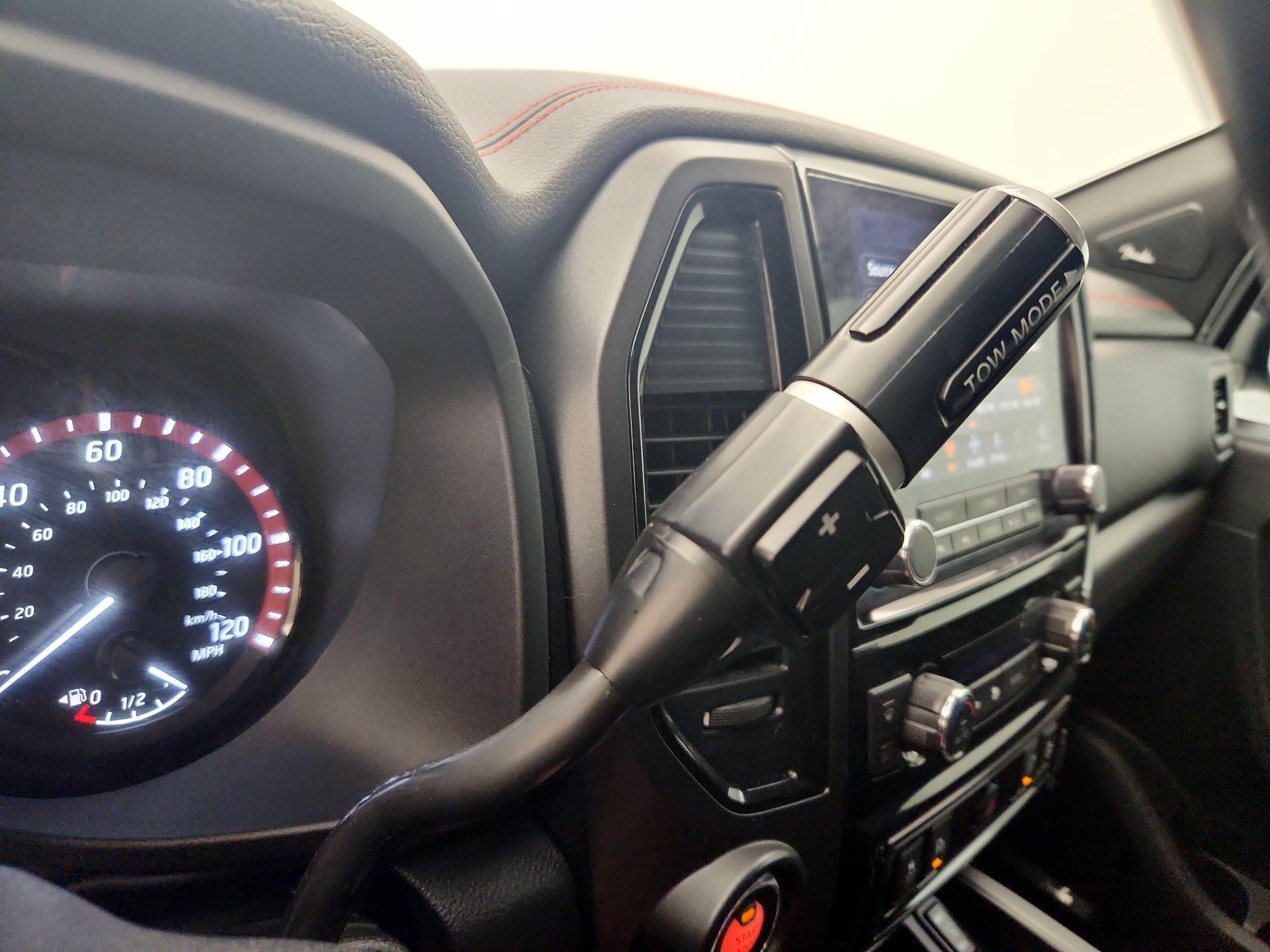 Thumbnail: 2020 Nissan Titan - 17