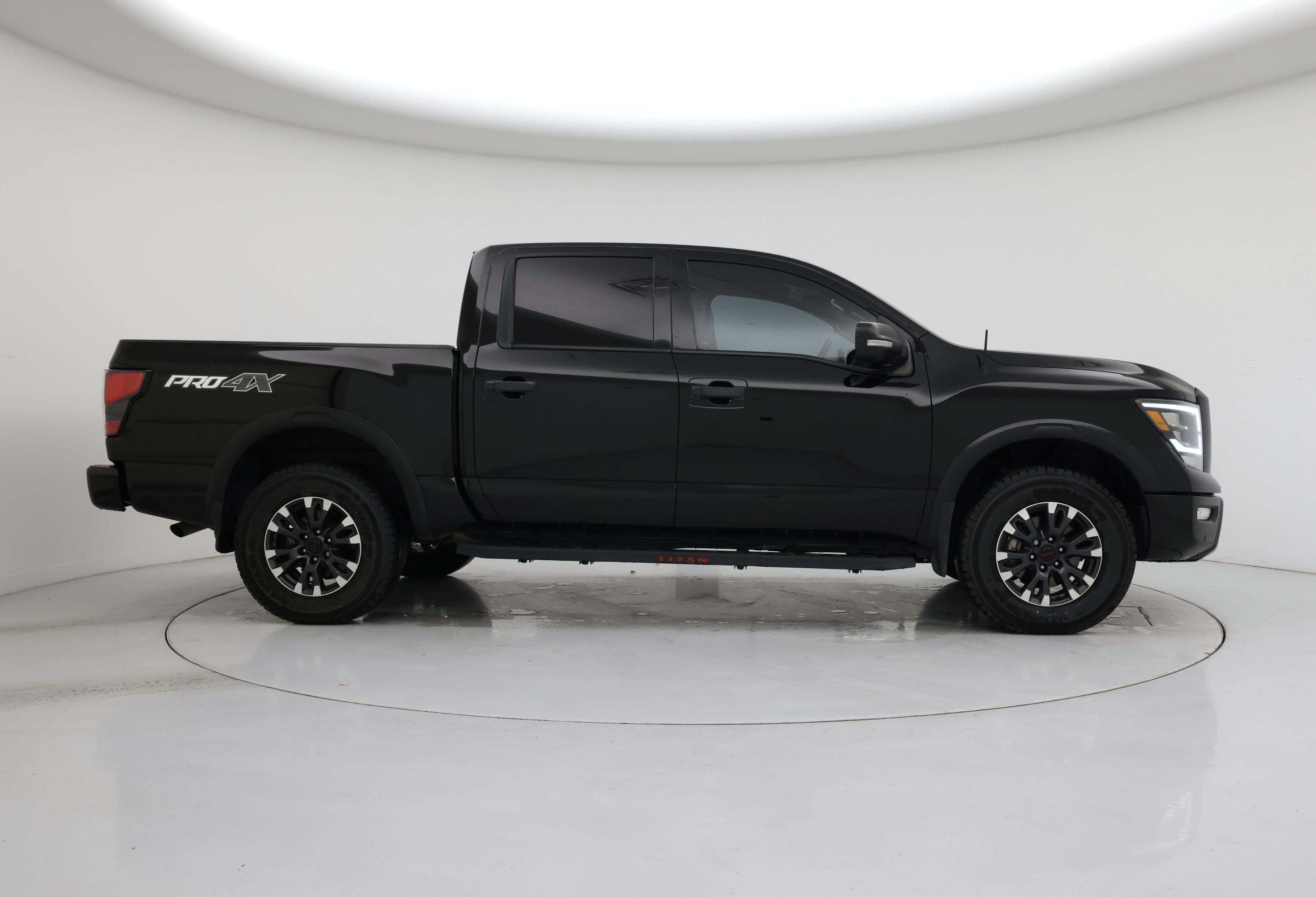 Thumbnail: 2020 Nissan Titan - 7