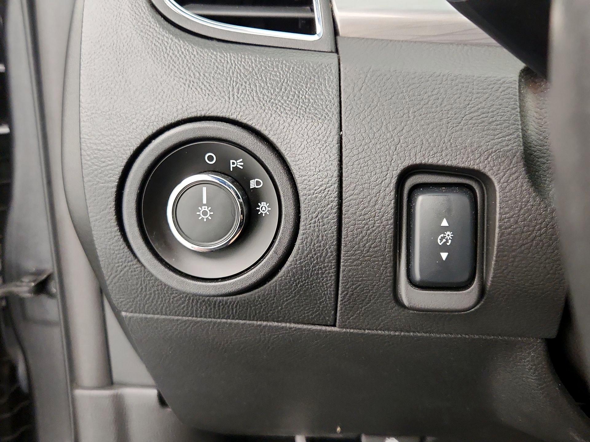 Thumbnail: 2015 Ford Taurus - 13