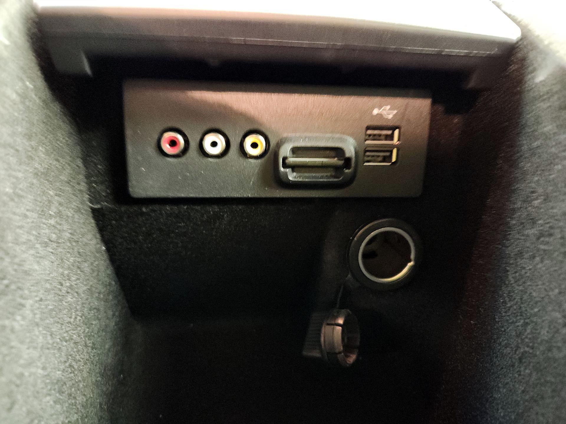 Thumbnail: 2015 Ford Taurus - 19