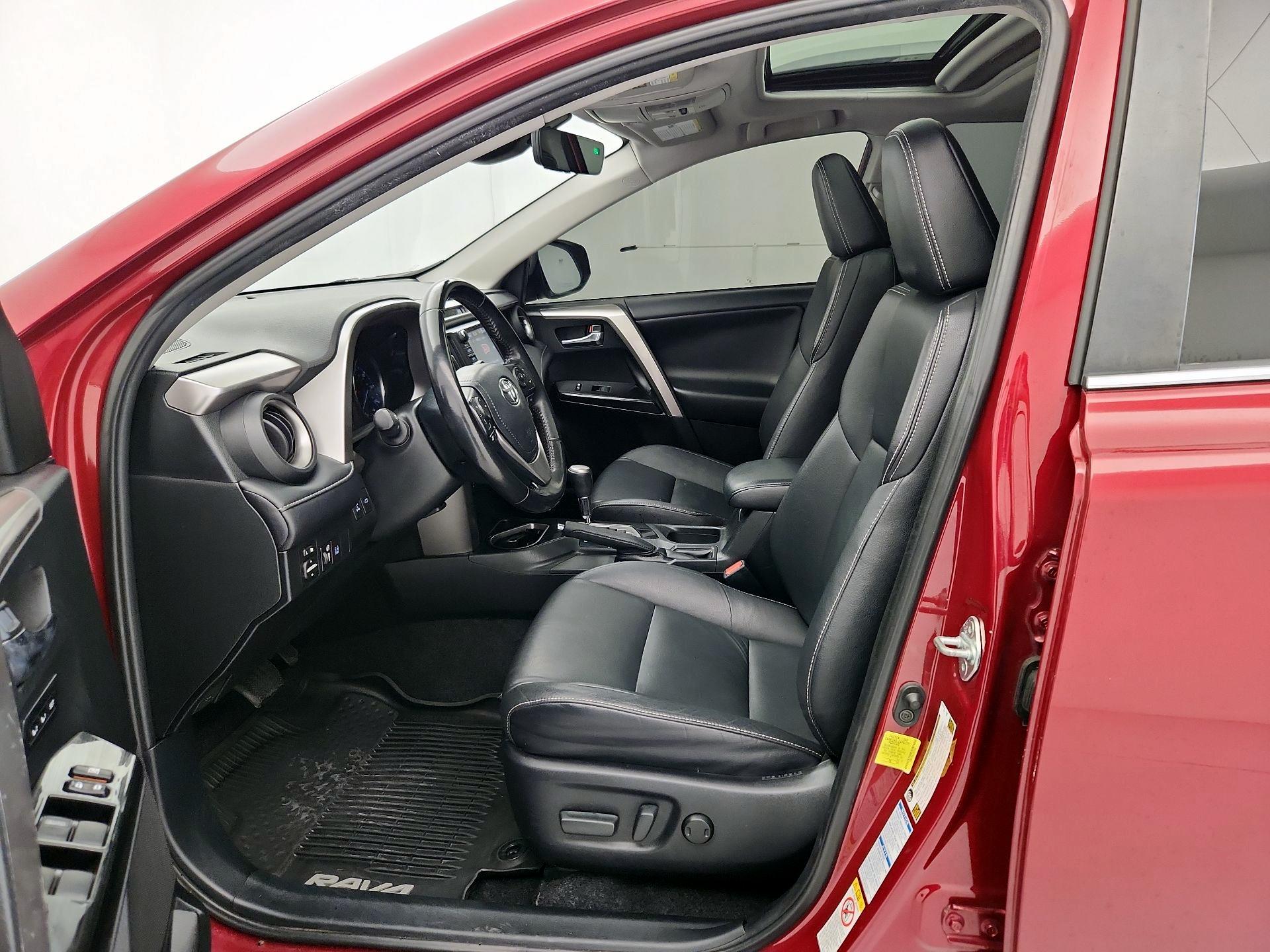 Thumbnail: 2018 Toyota RAV4 - 11